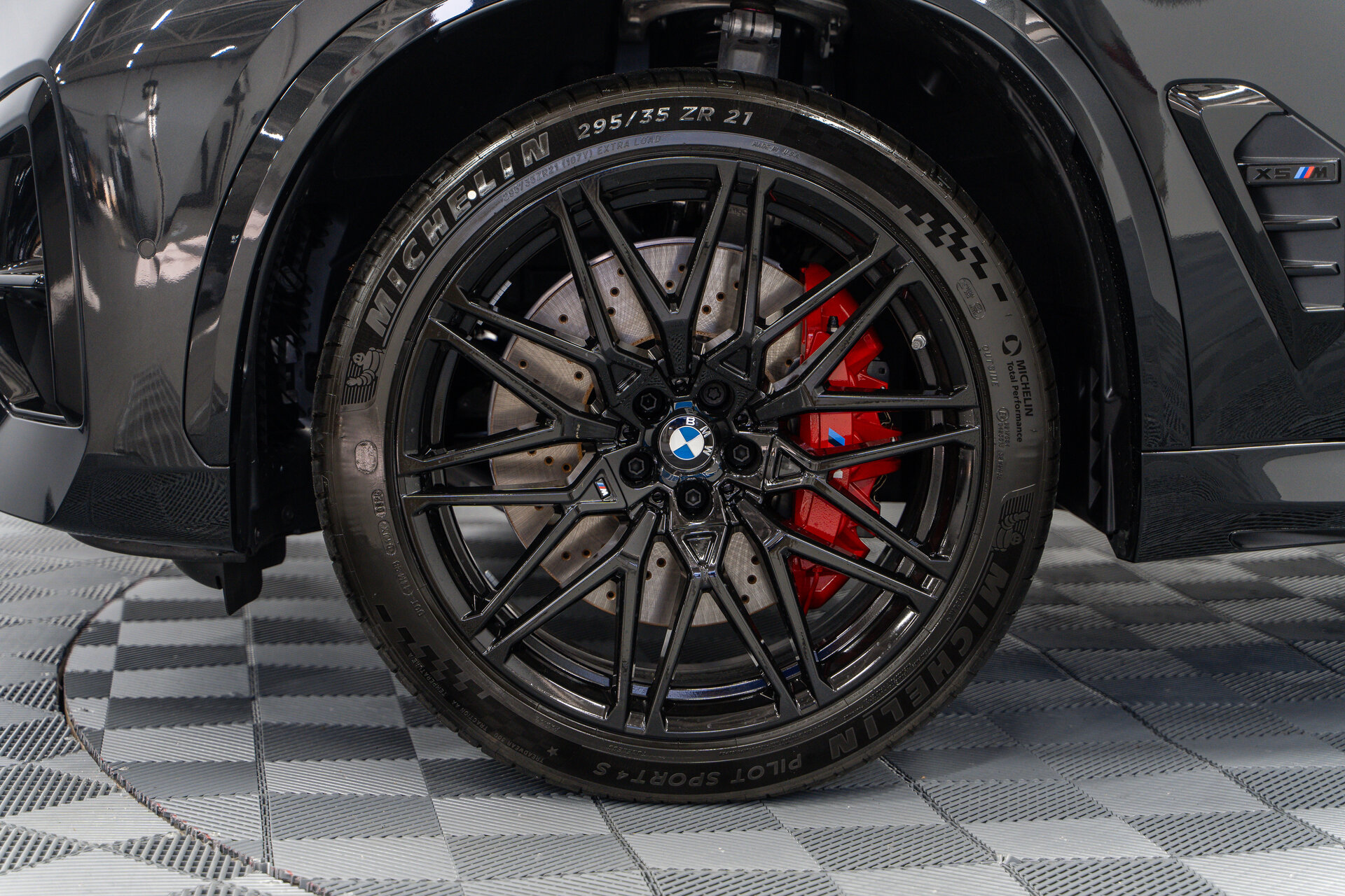 Автомобиль BMW X5 M Competition 4.4 AT (625 л.с.) 4WD - 4