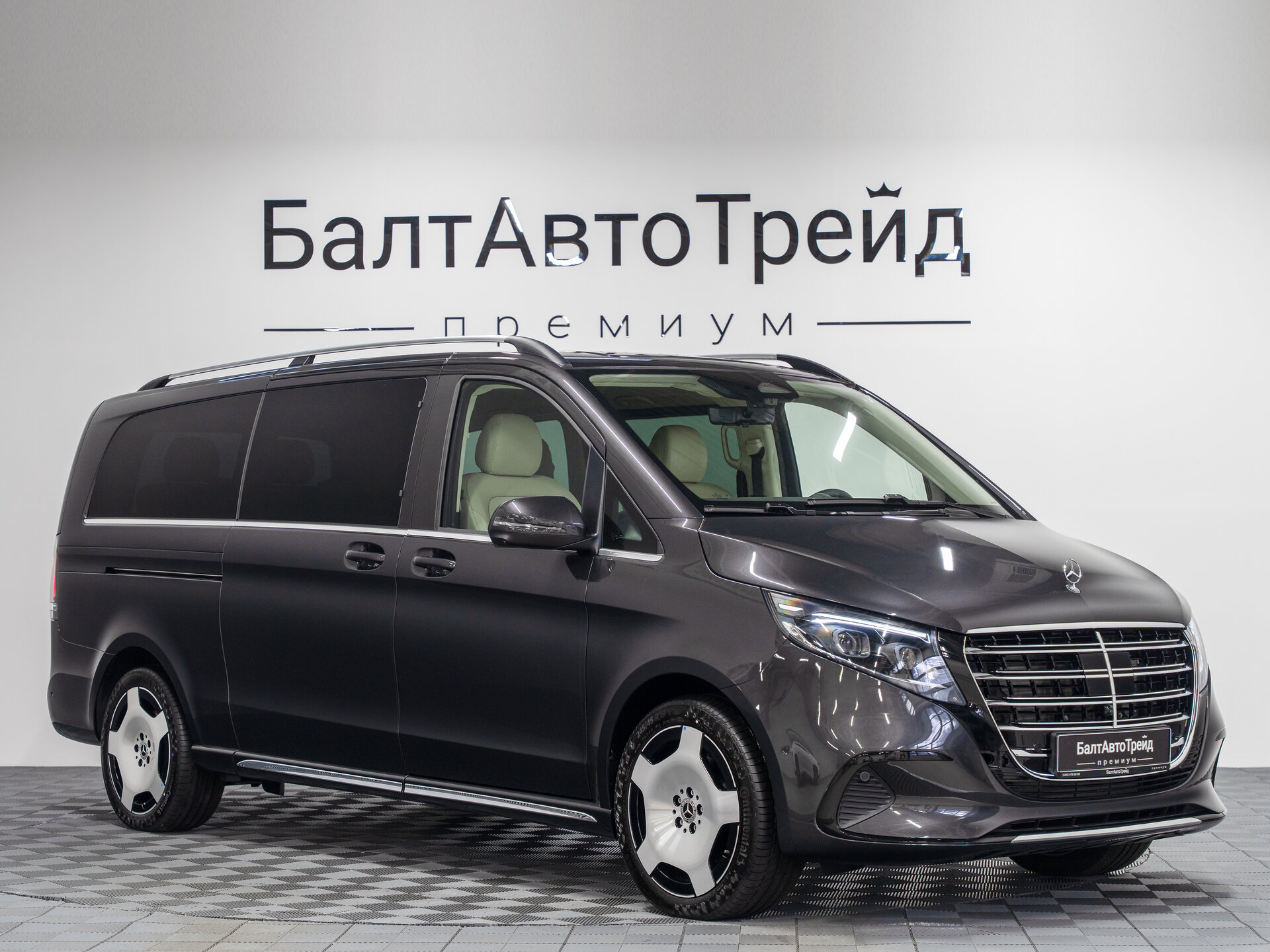 Автомобиль Mercedes-Benz V-Класс 300 d экстра длинный 2.0d AT (237 л.с.) 4WD - 5