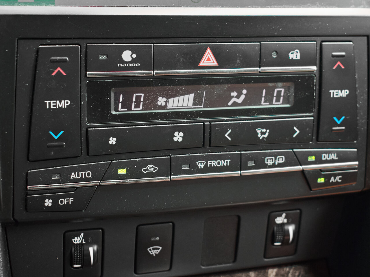 Купить Toyota Camry 2.5 AT (181 л.с.), 2016 в Екатеренбурге