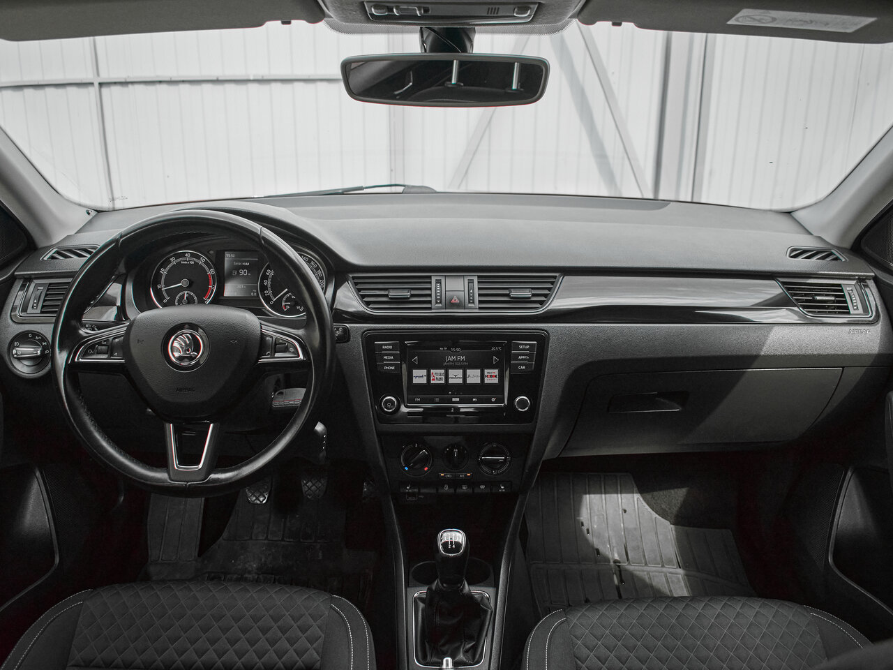 Купить Skoda Rapid 1.6 MT (90 л.с.), 2018 в Екатеренбурге