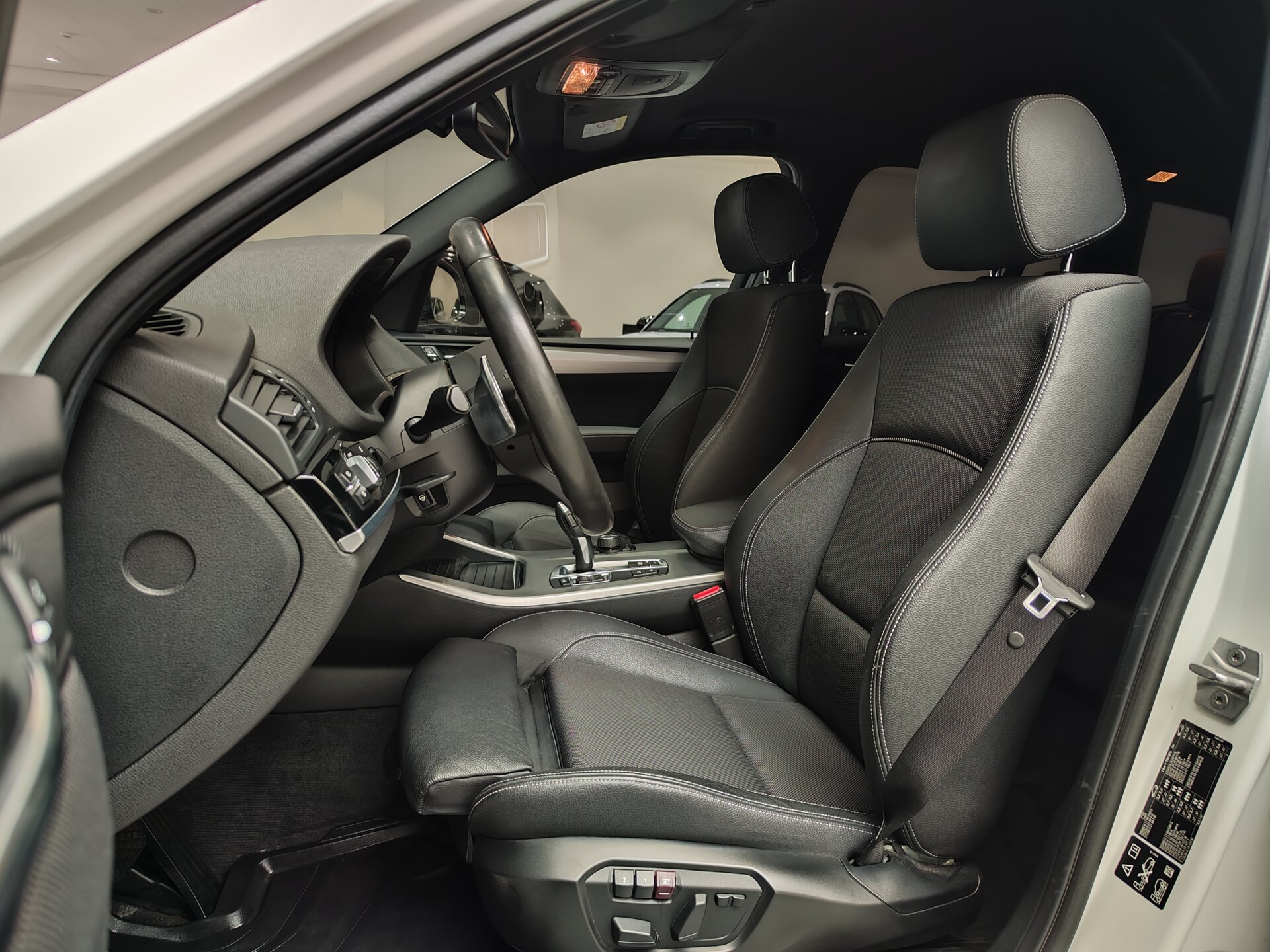 Автомобиль BMW X3 20i xDrive 2.0 AT (184 л.с.) 4WD - 8