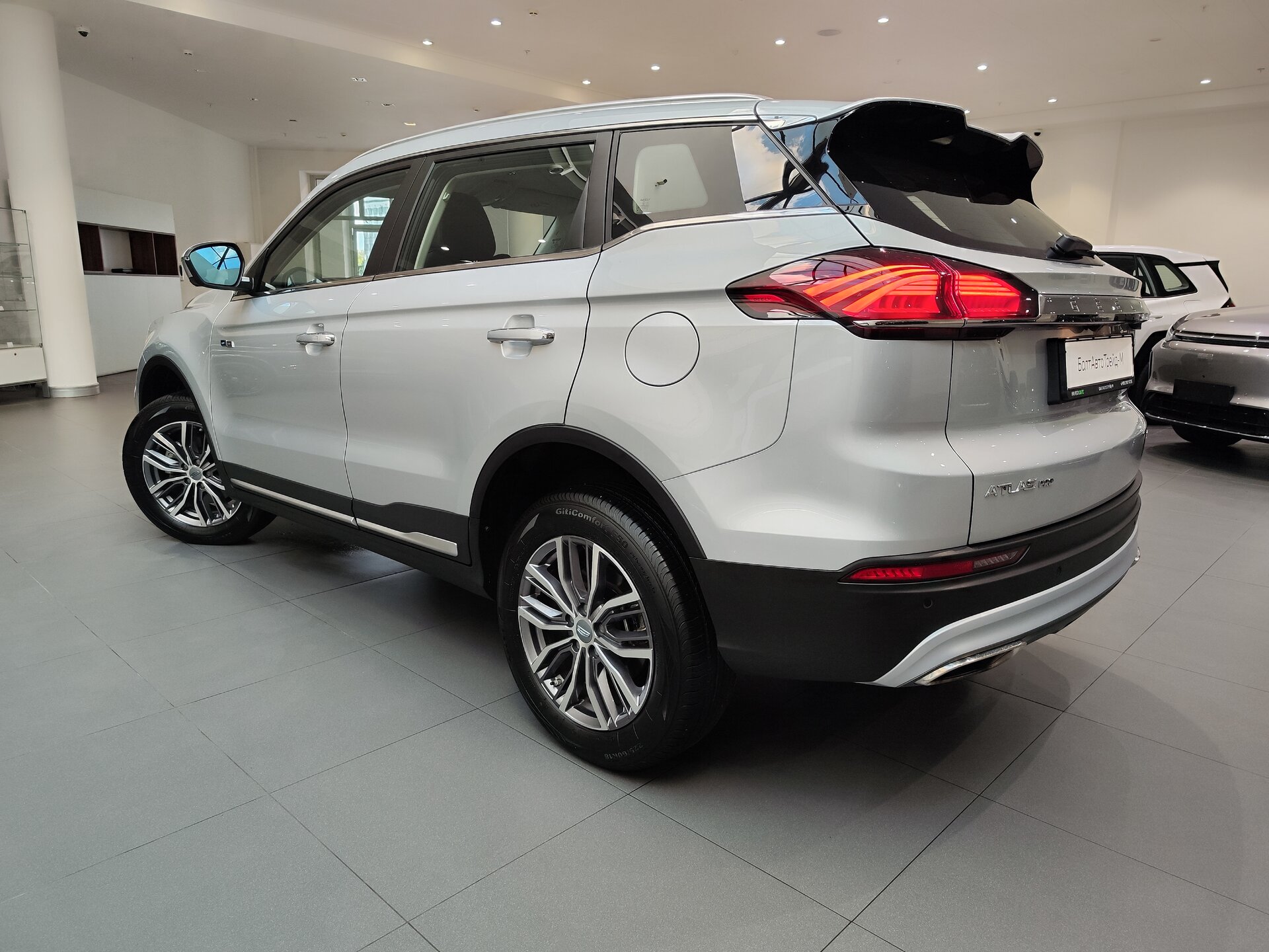 Автомобиль Geely Atlas Pro 1.5 AMT (177 л.с.) 4WD - 4