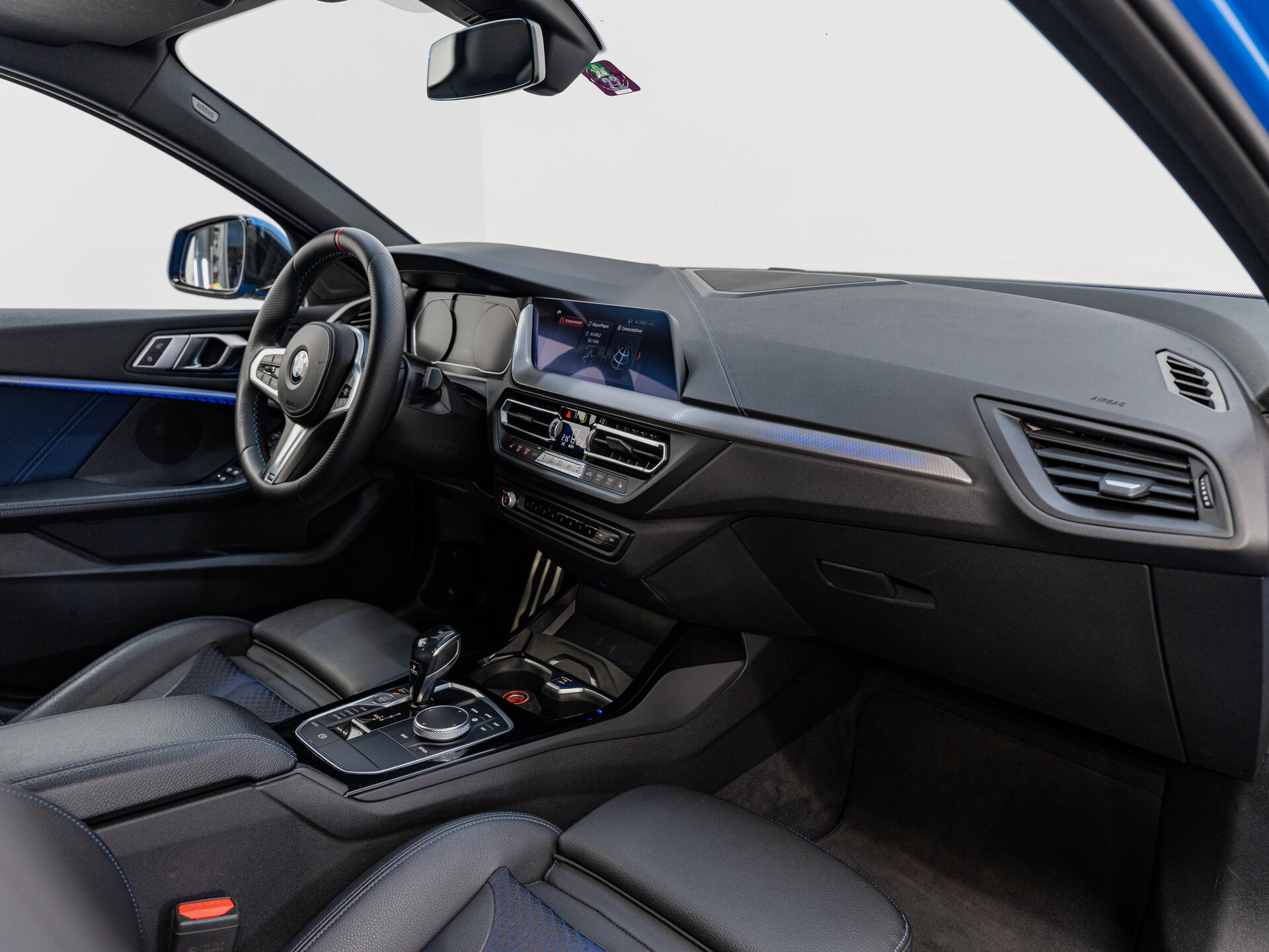 Автомобиль BMW 1 серии 118i 1.5 AMT (140 л.с.) - 11