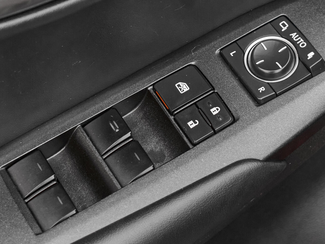 Купить Lexus NX 200 2.0 CVT (150 л.с.) 4WD, 2015 в Екатеренбурге