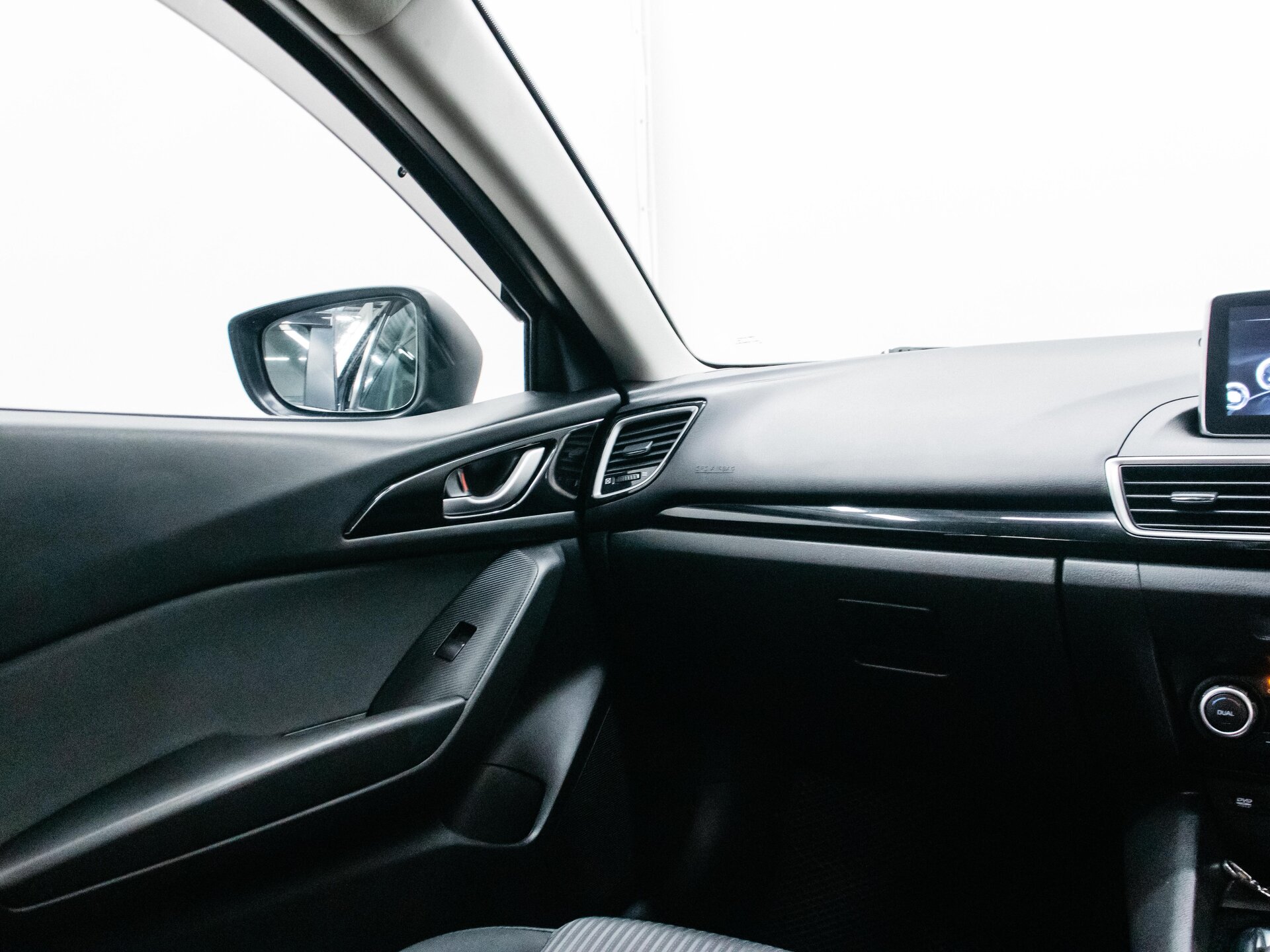 Mazda Axela 2015 12