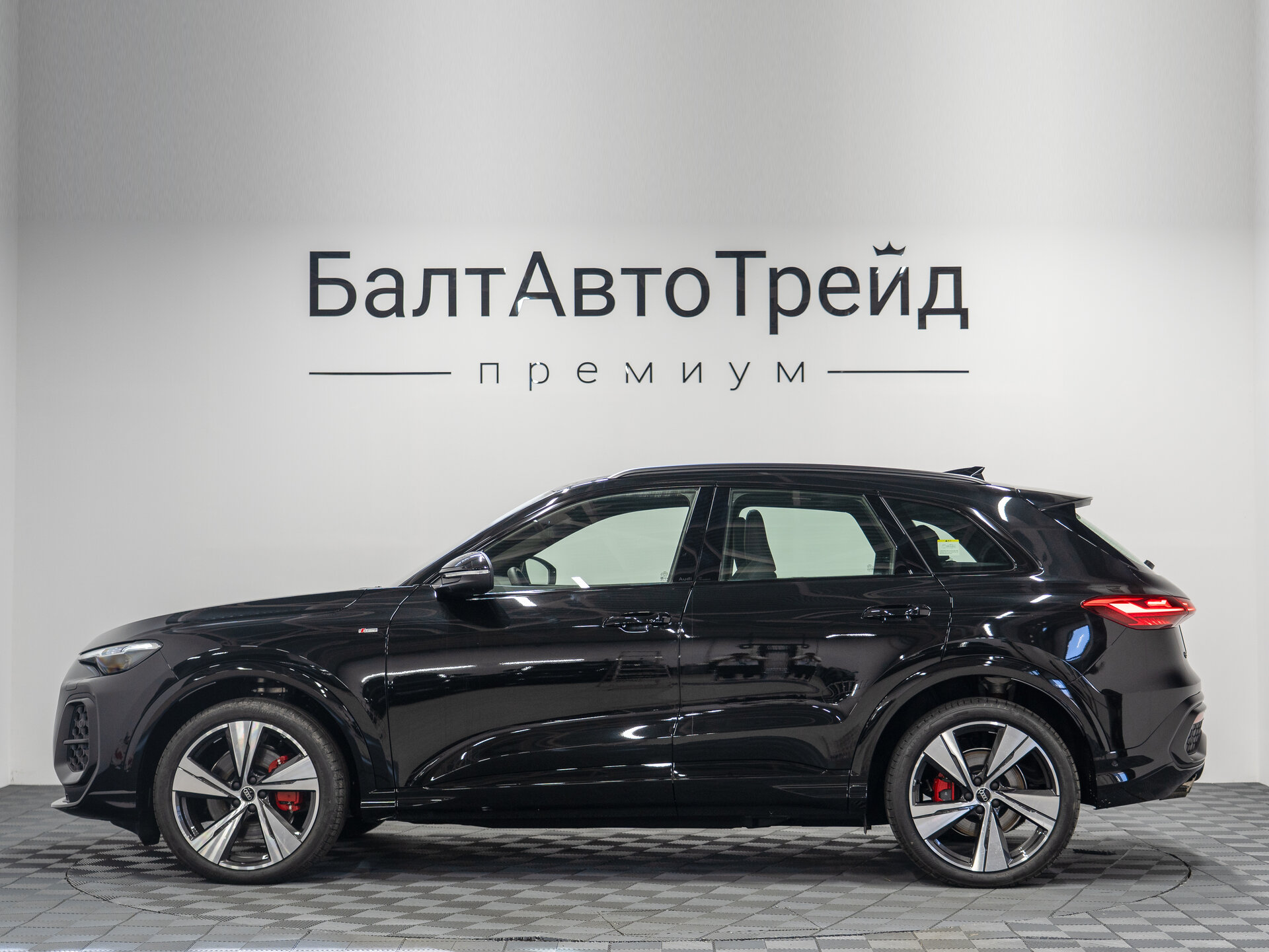 Автомобиль Audi Q5 40 TDI 2.0d AMT (204 л.с.) 4WD - 11