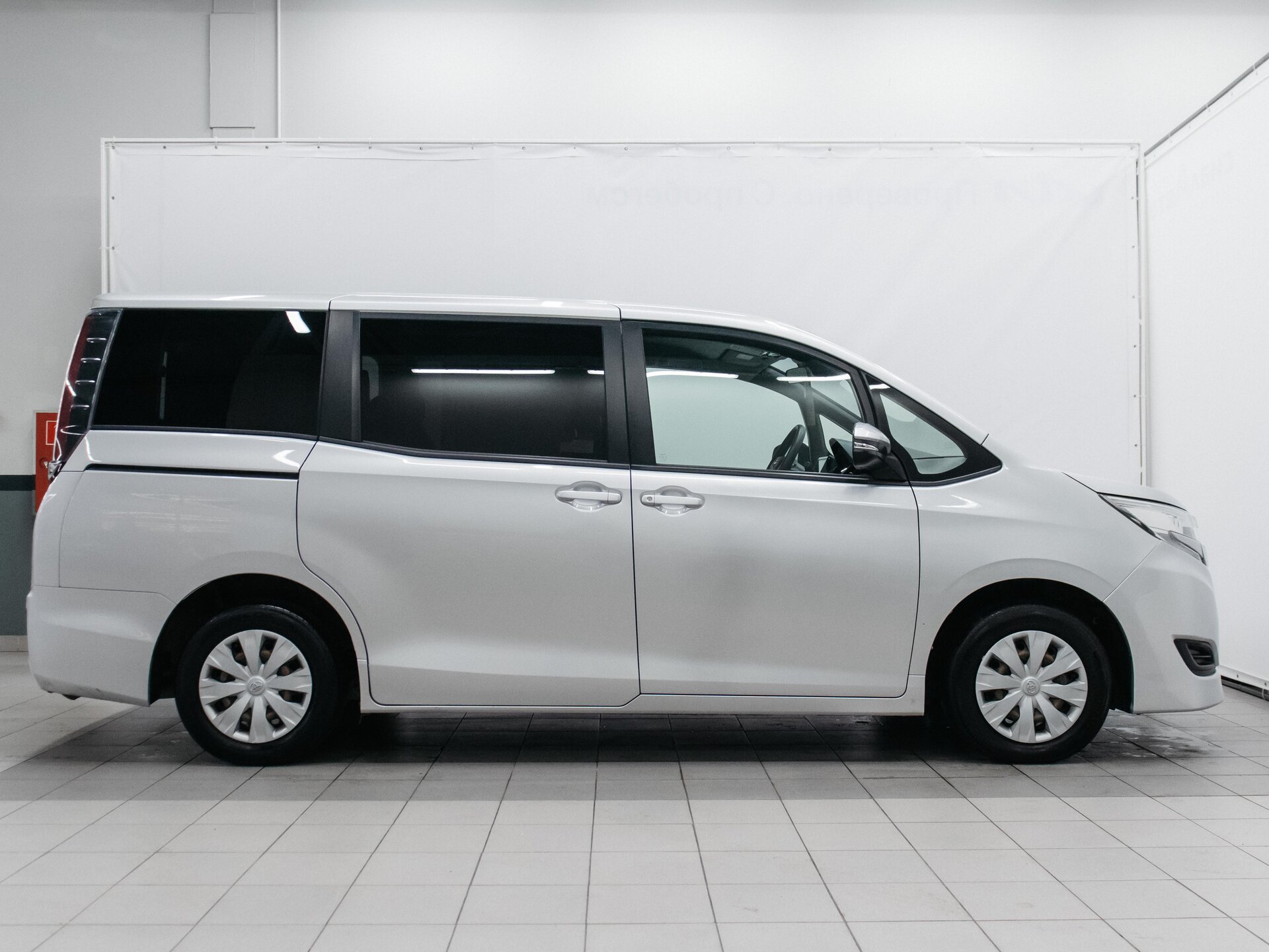 Toyota Noah 2018 6