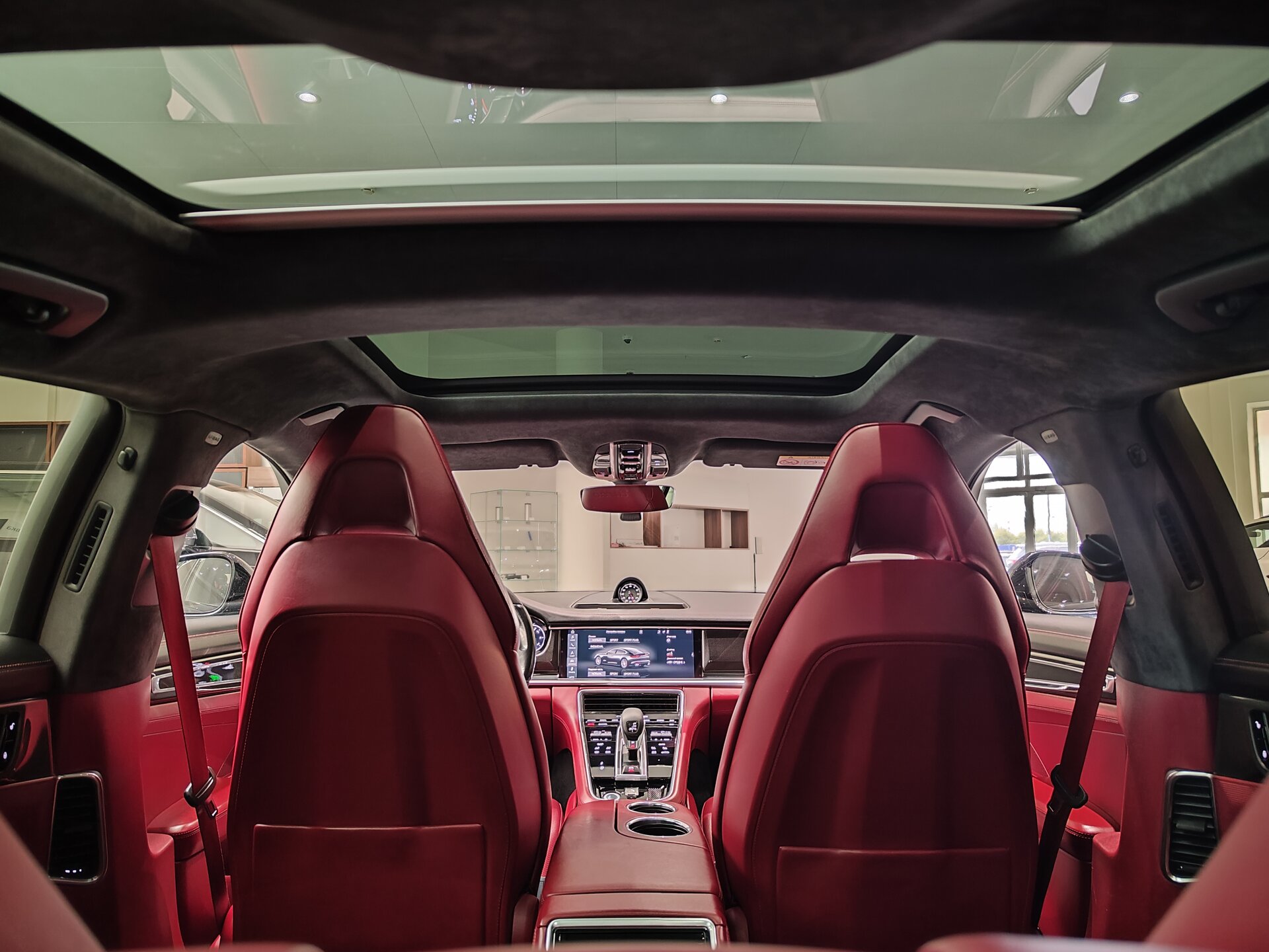 Автомобиль Porsche Panamera Turbo 4.0 AMT (550 л.с.) 4WD - 12
