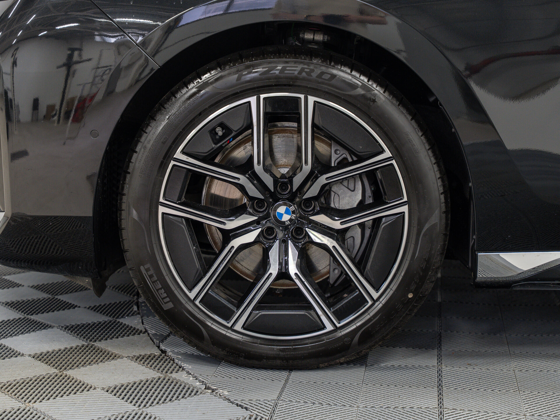Автомобиль BMW 7 серии 740i xDrive 3.0 AT (380 л.с.) 4WD - 4