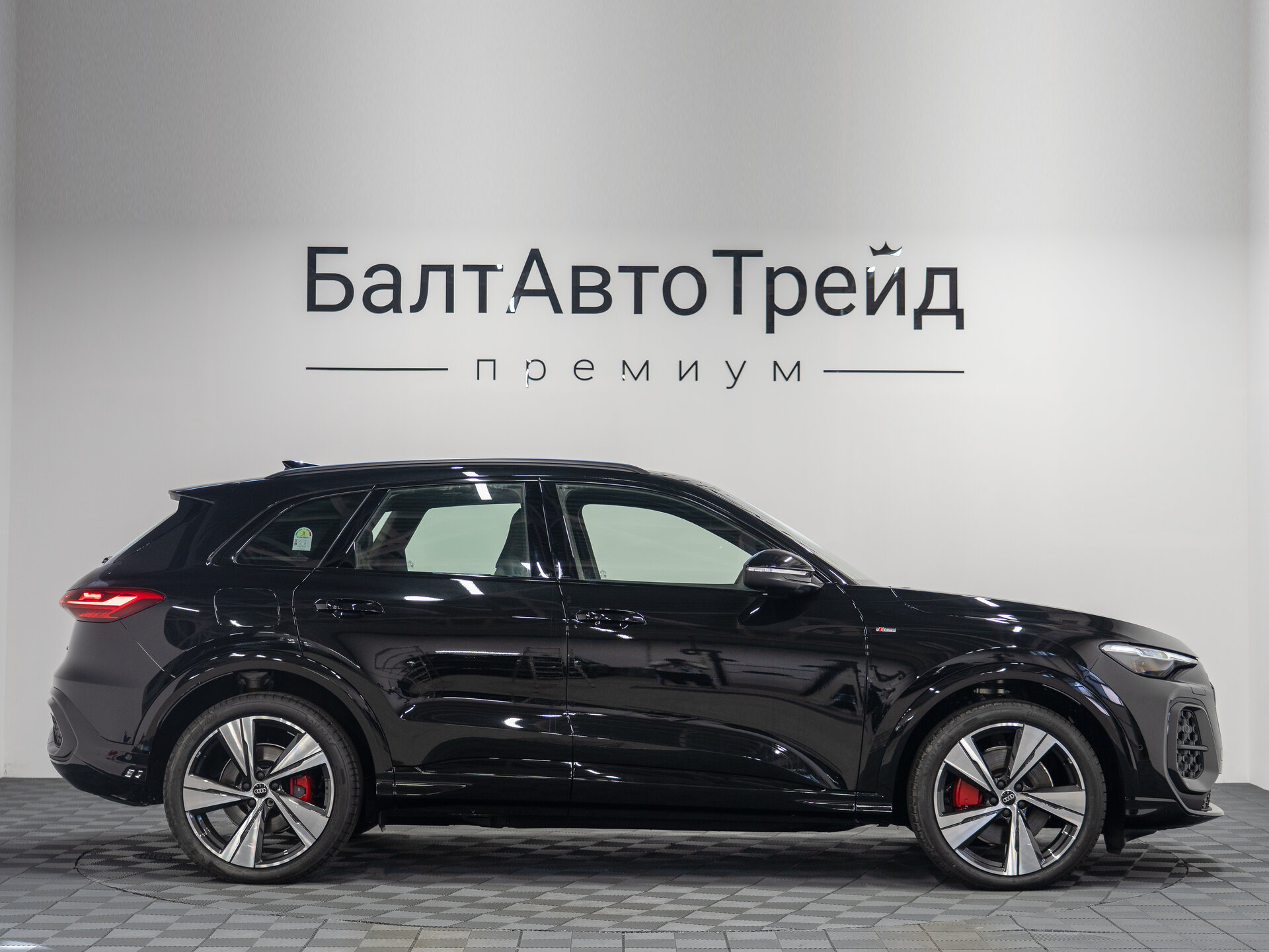 Автомобиль Audi Q5 40 TDI 2.0d AMT (204 л.с.) 4WD - 6