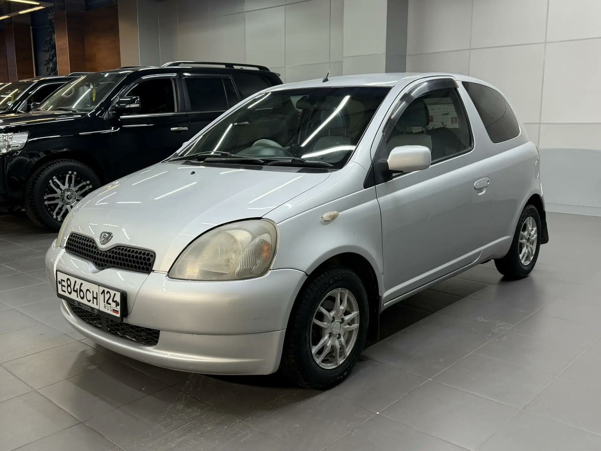 Toyota Vitz — фото 1