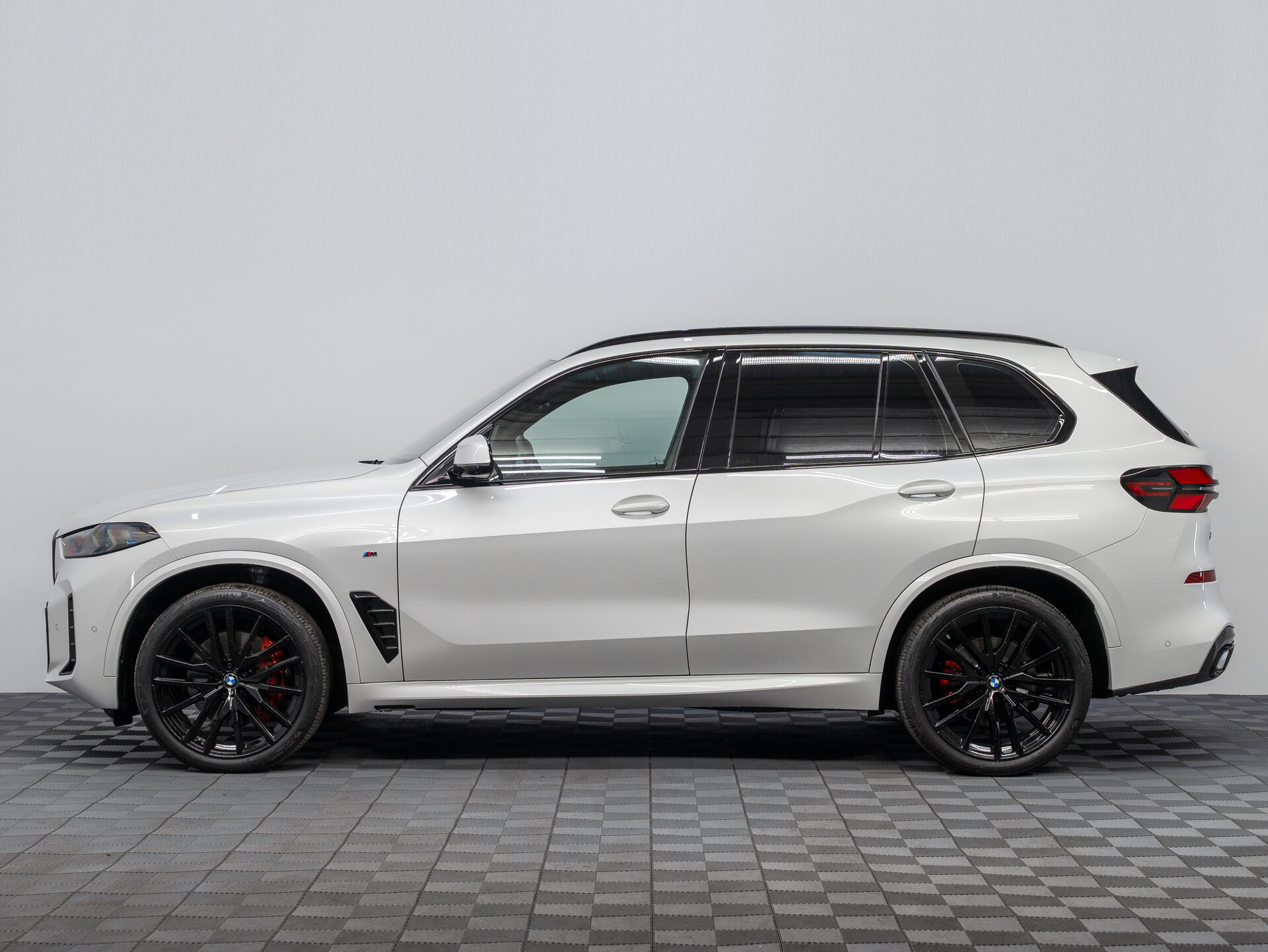 Автомобиль BMW X5 40d 3.0d AT (352 л.с.) 4WD - 6