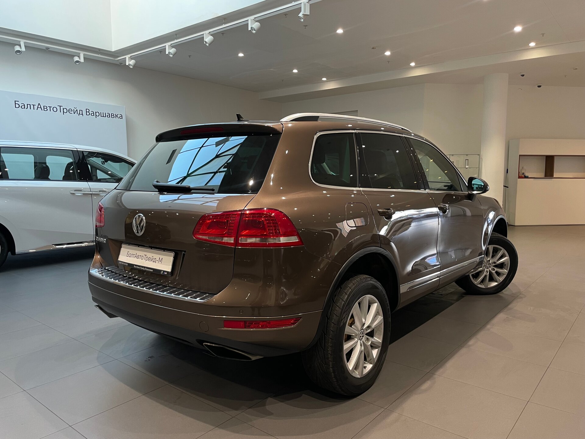 Автомобиль Volkswagen Touareg 3.6 AT (249 л.с.) 4WD - 6