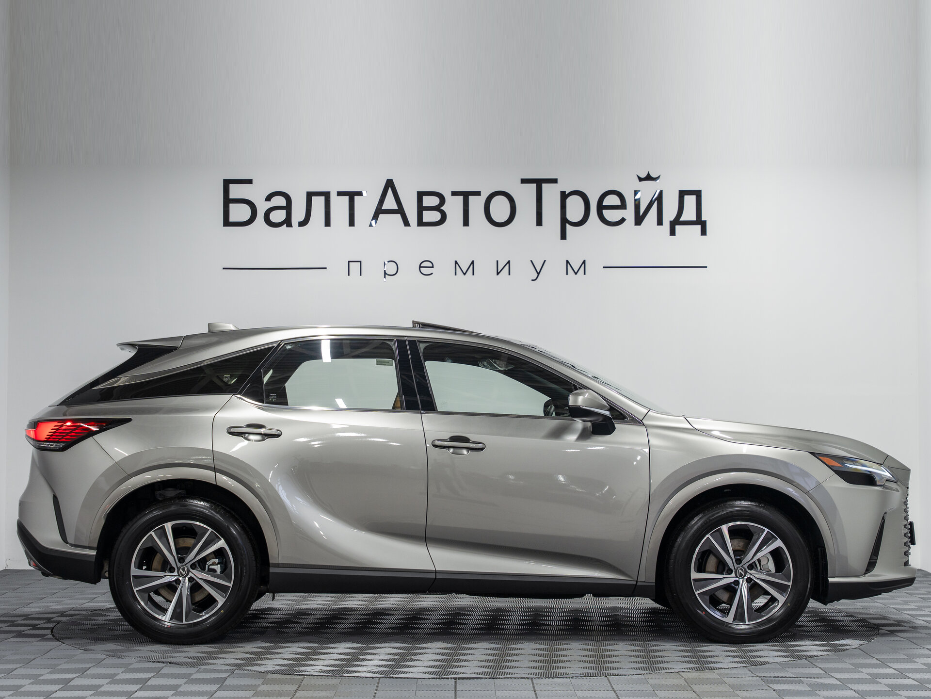 Автомобиль Lexus RX 300 2.0 AT (248 л.с.) 4WD - 6