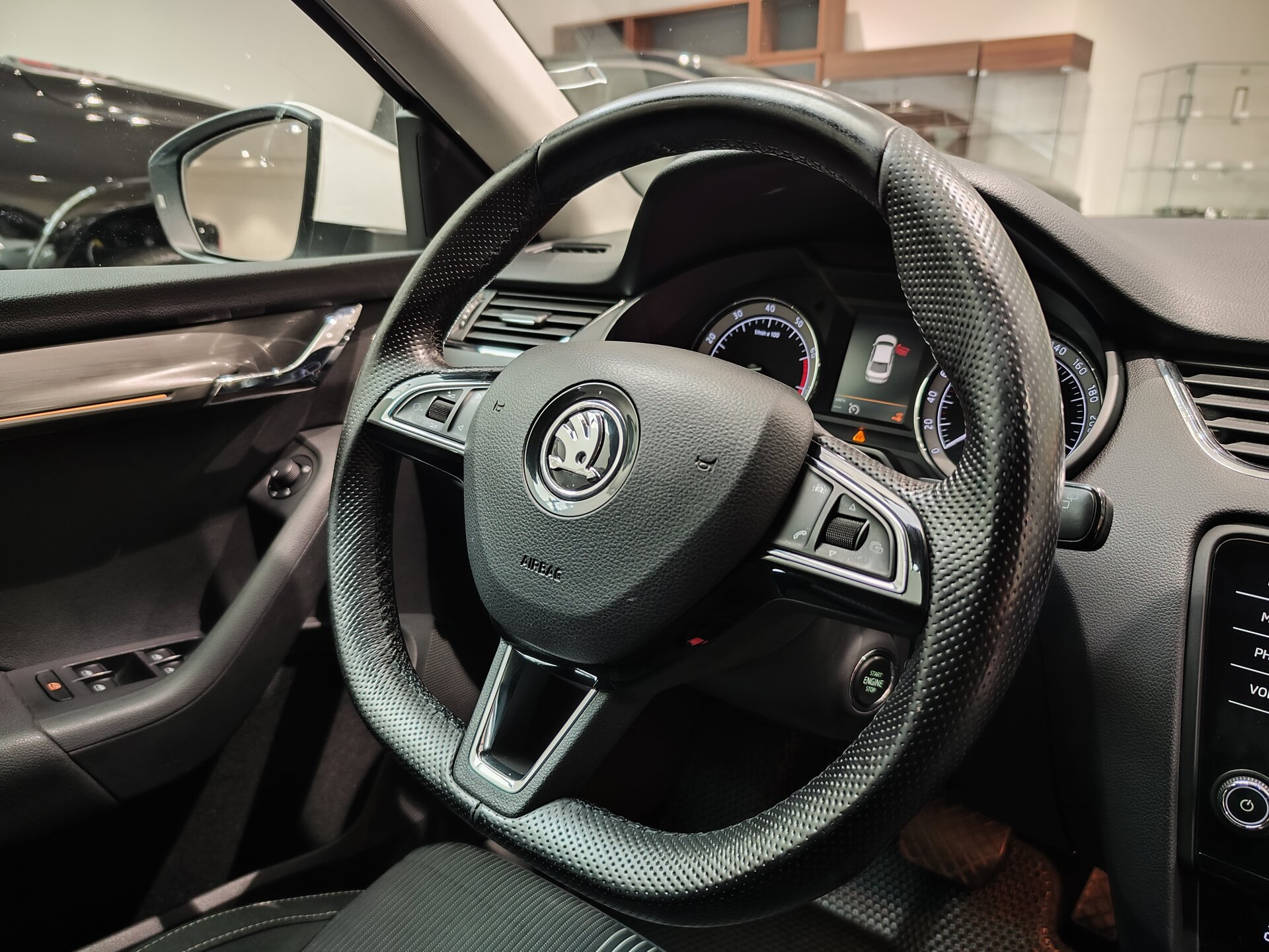 Автомобиль Skoda Octavia 1.8 AMT (180 л.с.) - 14