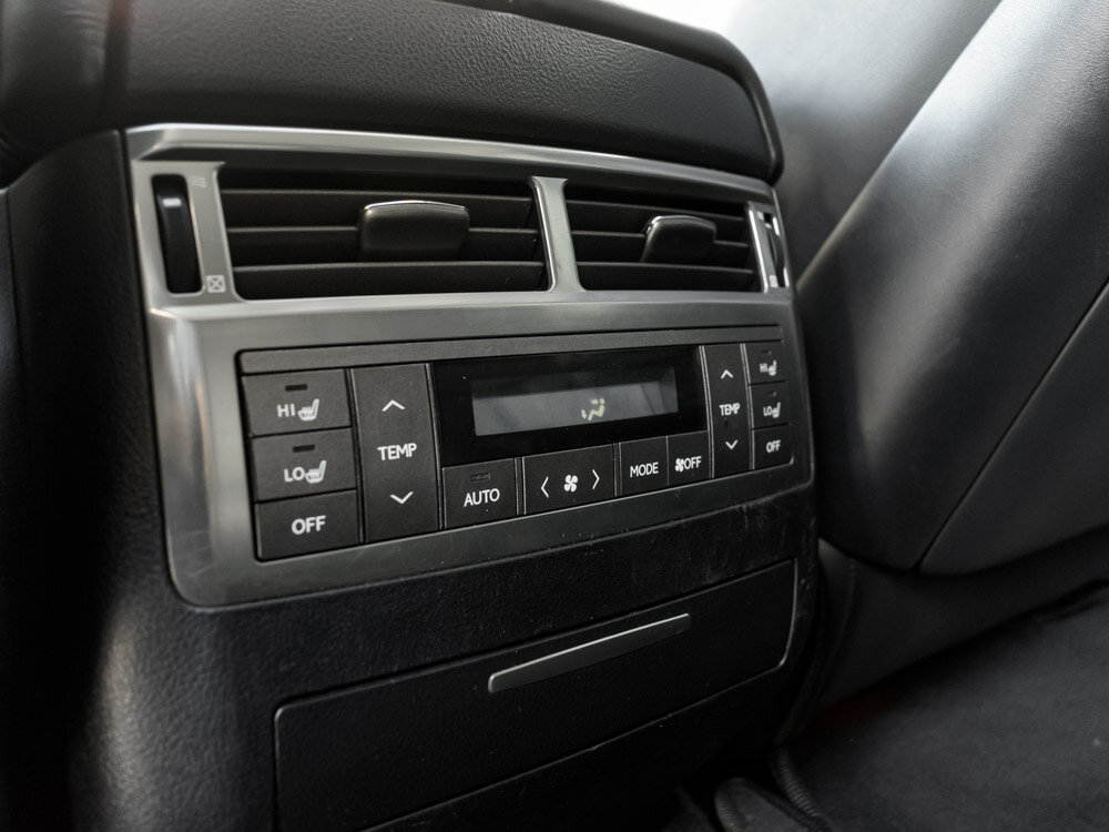 Купить Lexus LX 570 5.7 AT (367 л.с.) 4WD, 2011 в Екатеренбурге