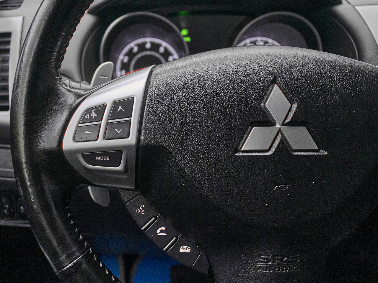 Купить Mitsubishi Outlander 2.4 CVT (170 л.с.) 4WD, 2011 в Екатеренбурге