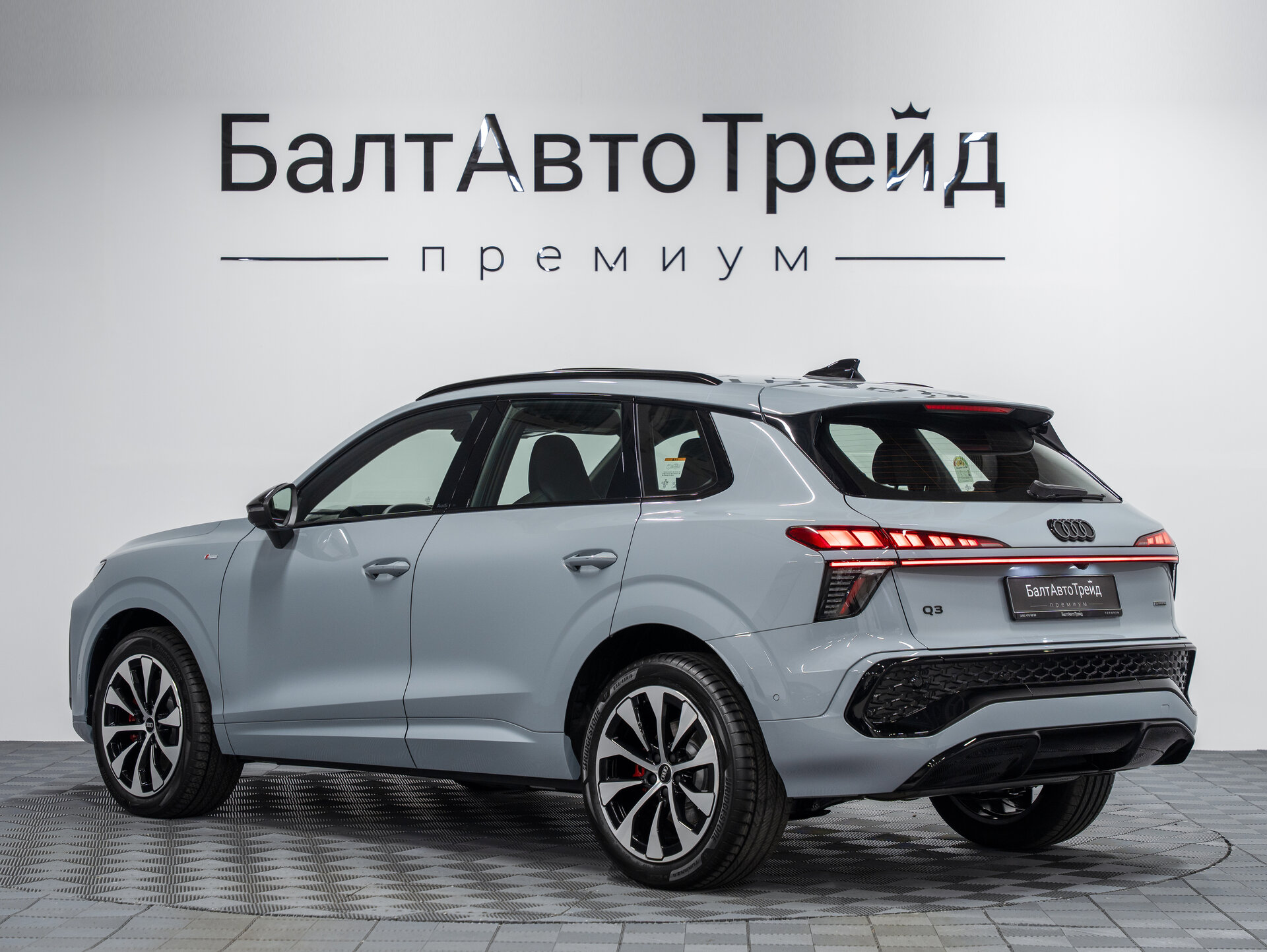 Автомобиль Audi Q3 TFSI 2.0 AMT (258 л.с.) 4WD - 9