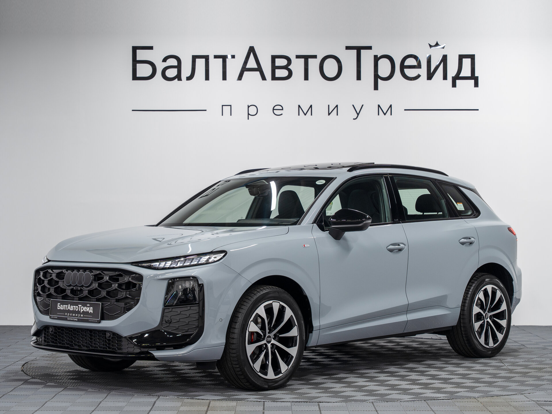 Автомобиль Audi Q3 TFSI 2.0 AMT (258 л.с.) 4WD - 1