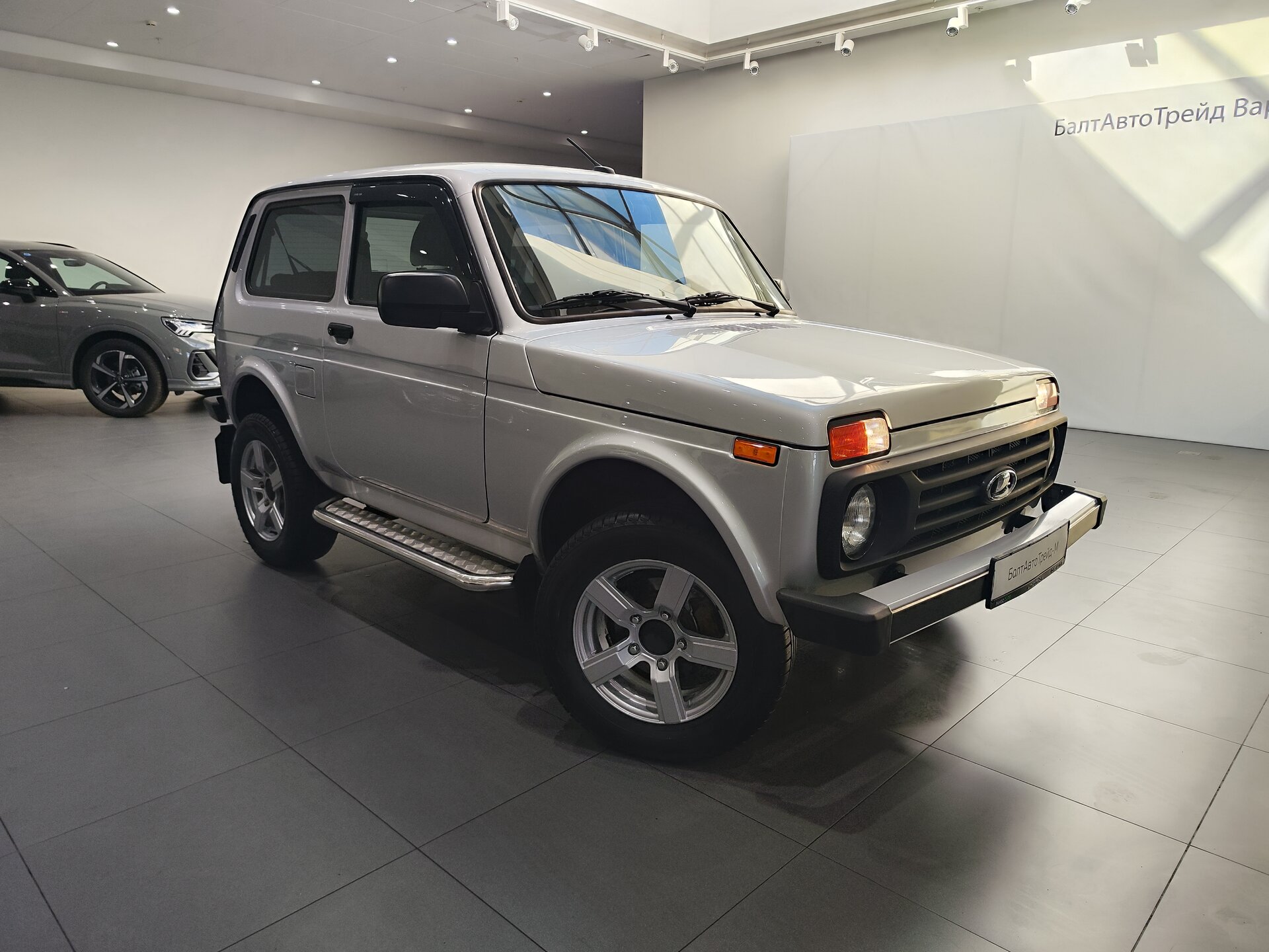 Автомобиль Lada (ВАЗ) Niva Legend 1.7 MT (83 л.с.) 4WD - 3