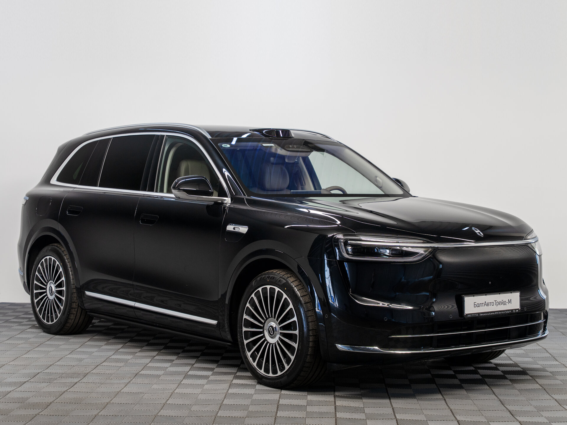 Автомобиль Aito M7 53.4 kWh 1.5hyb AT (533 л.с.) 4WD - 3