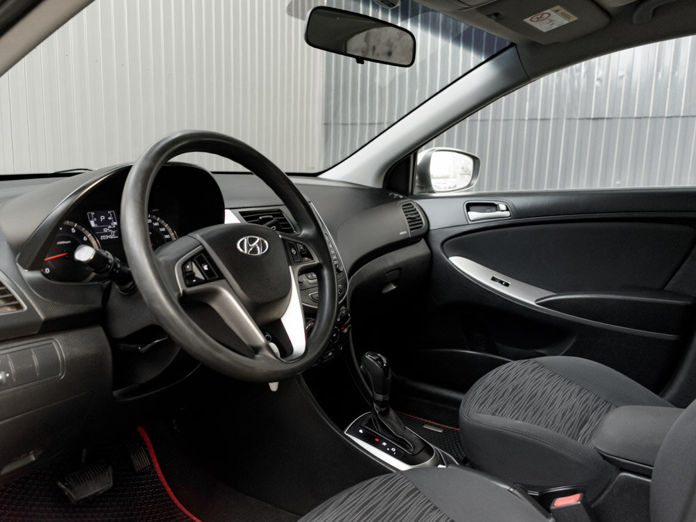 Купить Hyundai Solaris 1.6 AT (123 л.с.), 2015 в Екатеренбурге