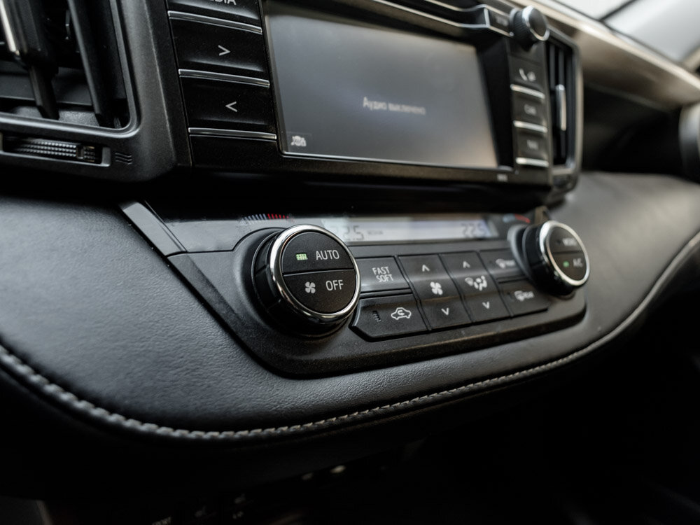 Купить Toyota RAV4 2.0 CVT (146 л.с.) 4WD, 2016 в Екатеренбурге