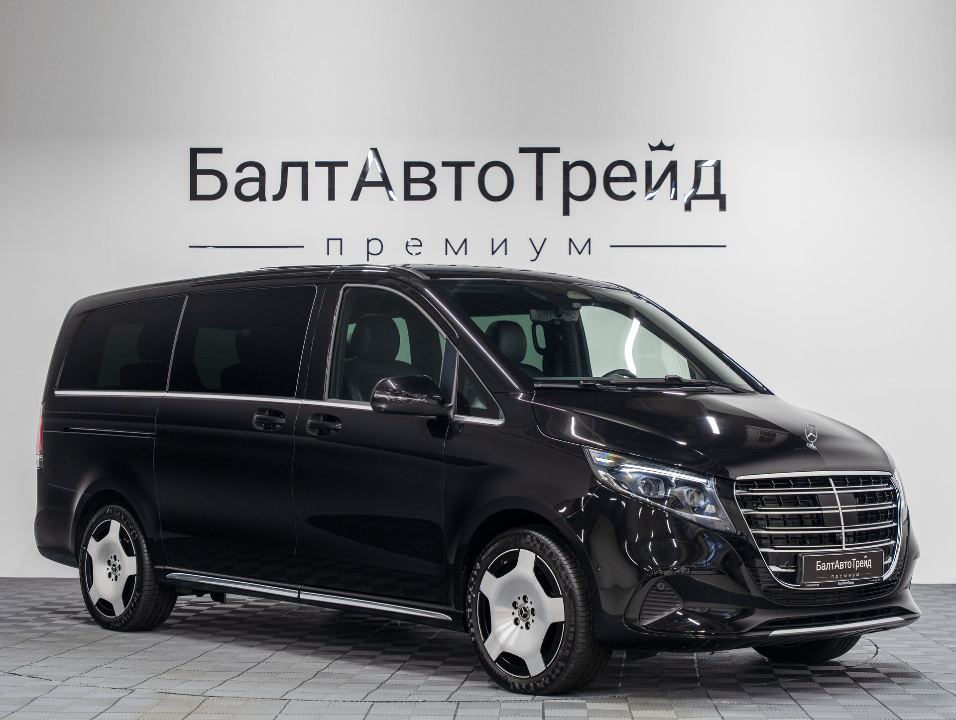 Автомобиль Mercedes-Benz V-Класс 300 d длинный 2.0d AT (237 л.с.) 4WD - 5