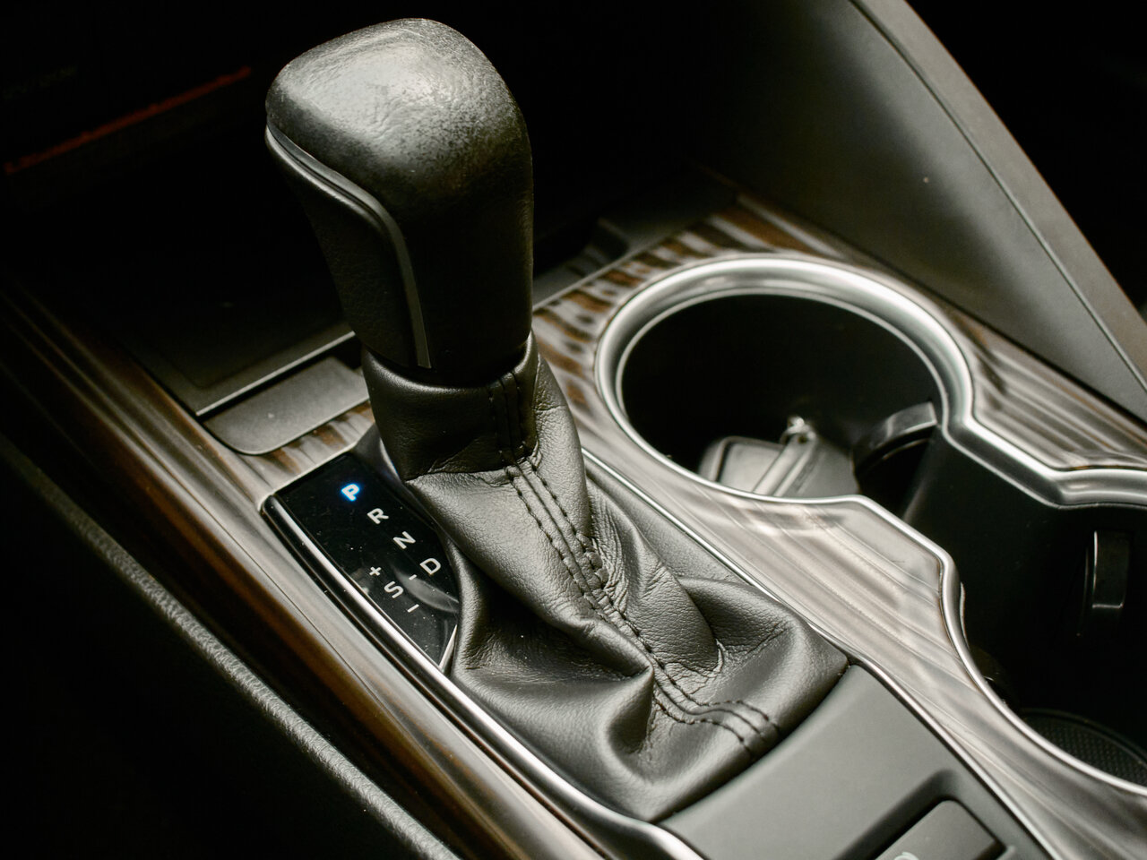 Купить Toyota Camry 2.5 AT (181 л.с.), 2021 в Екатеренбурге