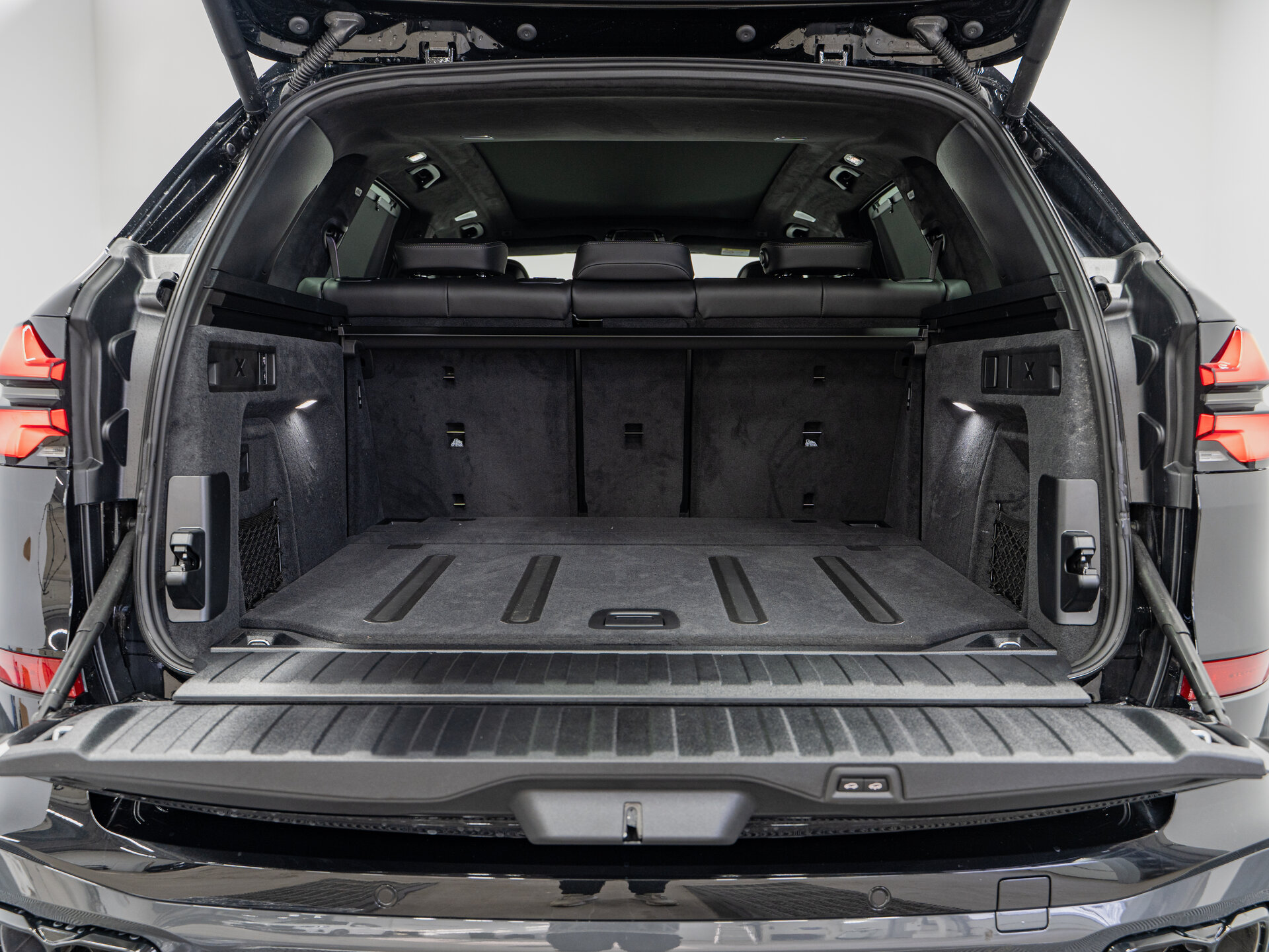 Автомобиль BMW X5 M60i 4.4 AT (530 л.с.) 4WD - 9