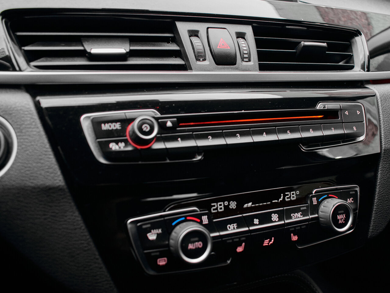Купить BMW X1 20i xDrive 2.0 AT (192 л.с.) 4WD, 2016 в Екатеренбурге