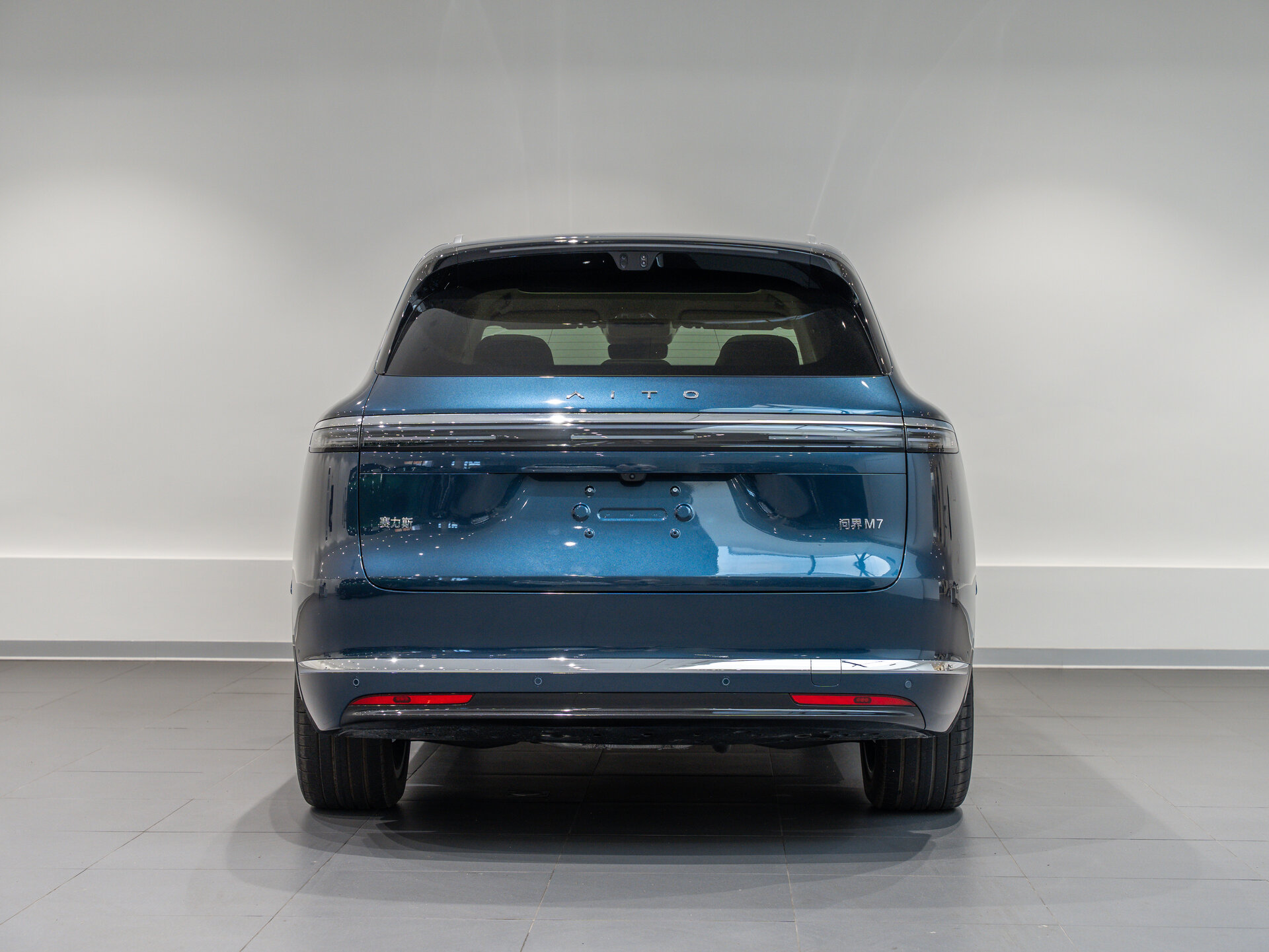 Автомобиль Aito M7 53.4 kWh 1.5hyb AT (533 л.с.) 4WD - 5