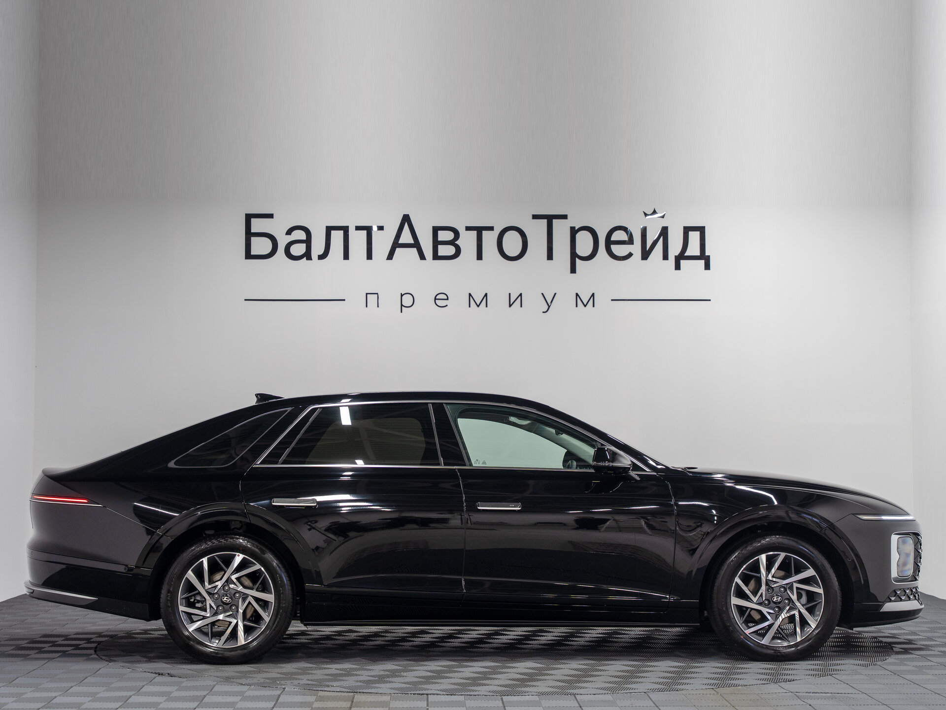 Автомобиль Hyundai Grandeur 1.6hyb AT (230 л.с.) - 6