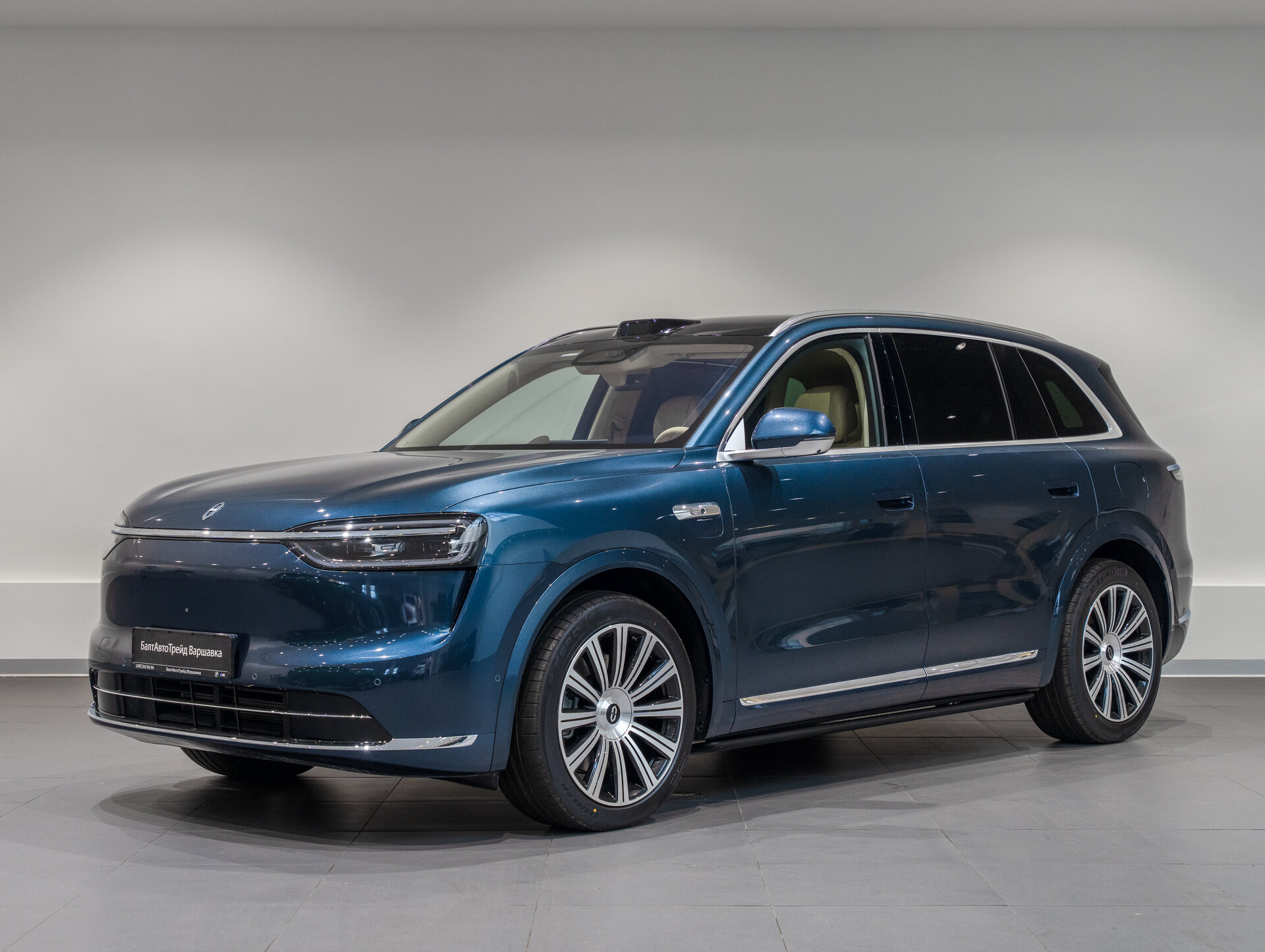 Автомобиль Aito M7 53.4 kWh 1.5hyb AT (533 л.с.) 4WD - 1