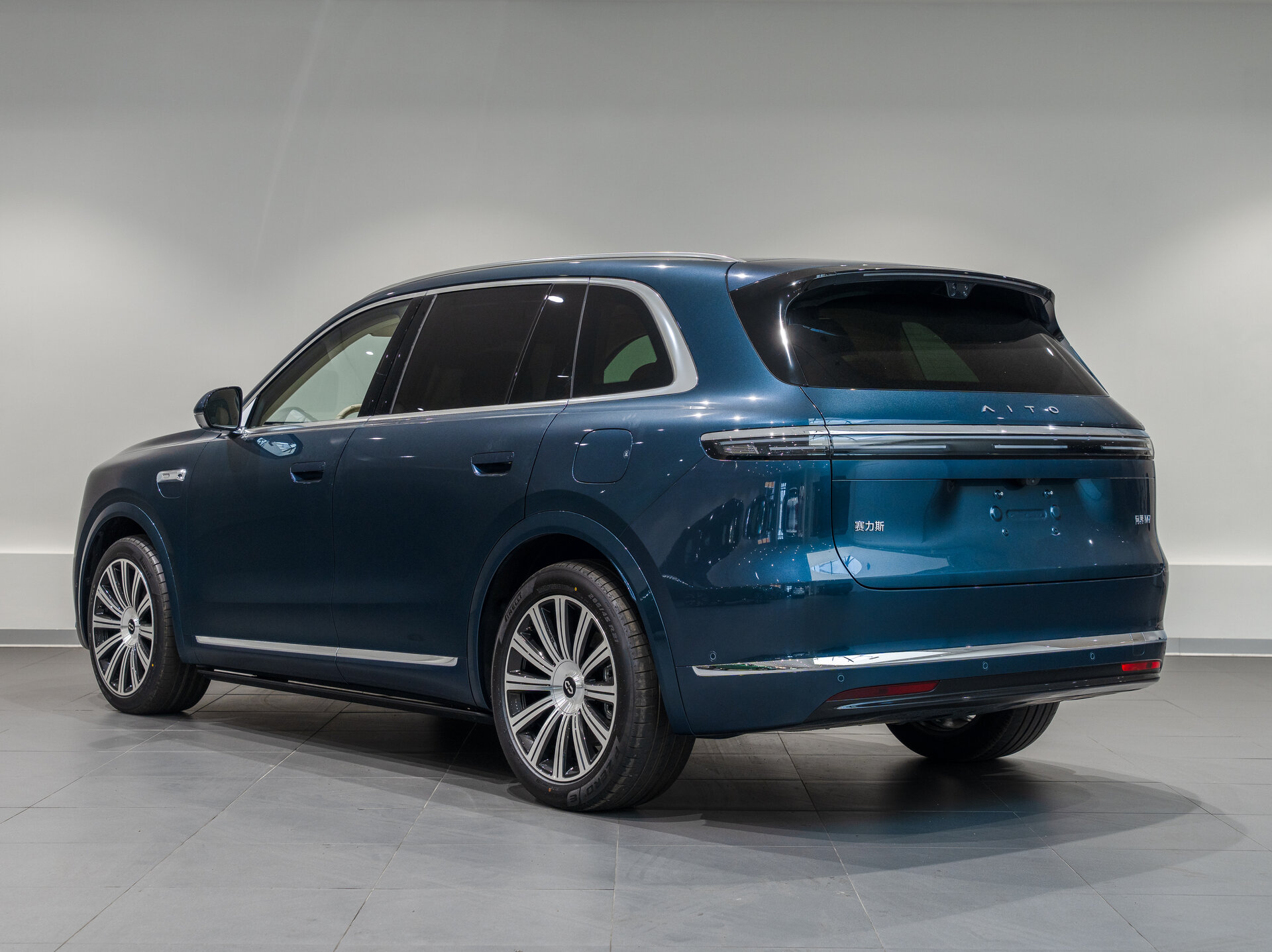 Автомобиль Aito M7 53.4 kWh 1.5hyb AT (533 л.с.) 4WD - 6