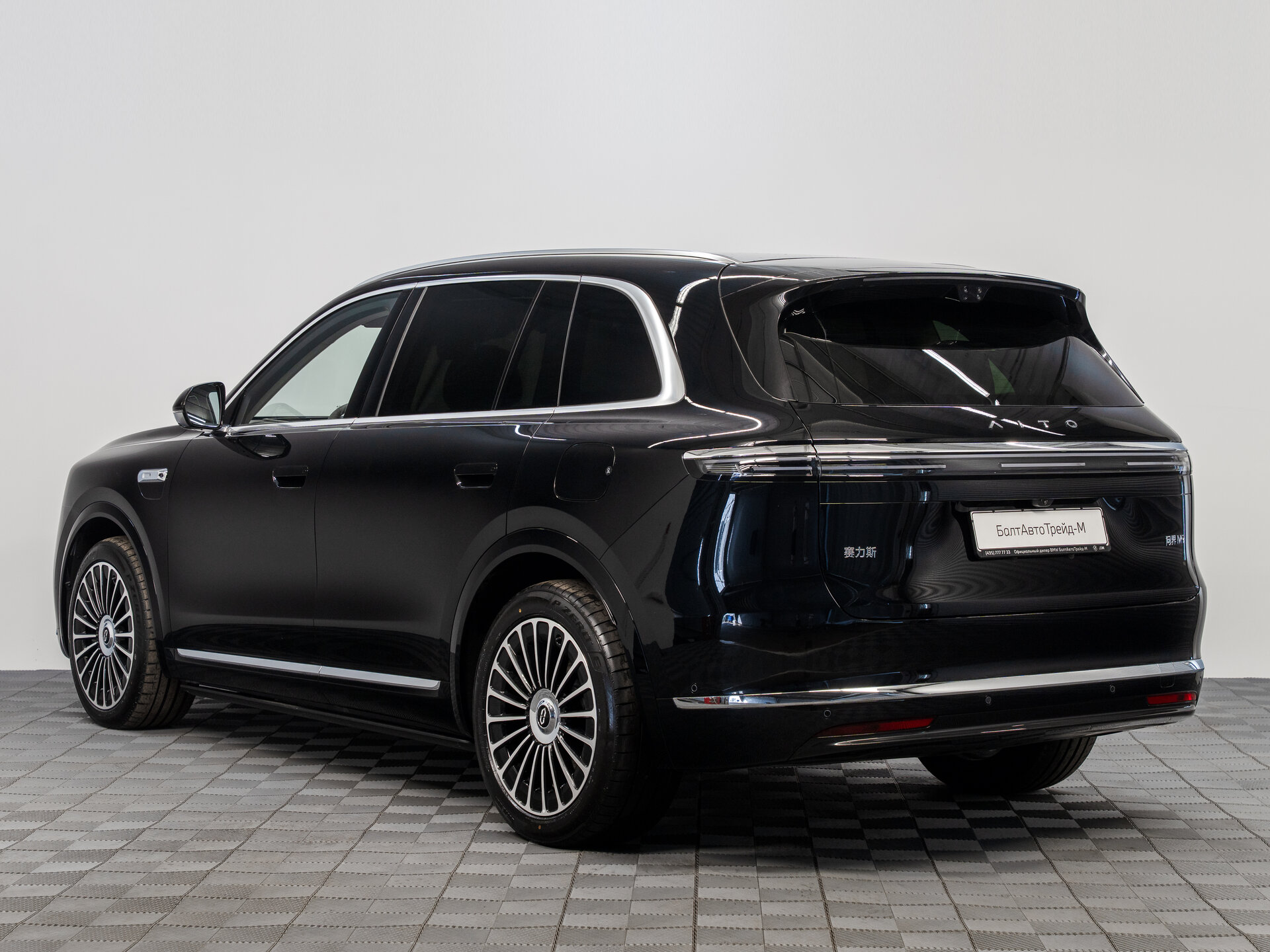 Автомобиль Aito M7 53.4 kWh 1.5hyb AT (533 л.с.) 4WD - 7