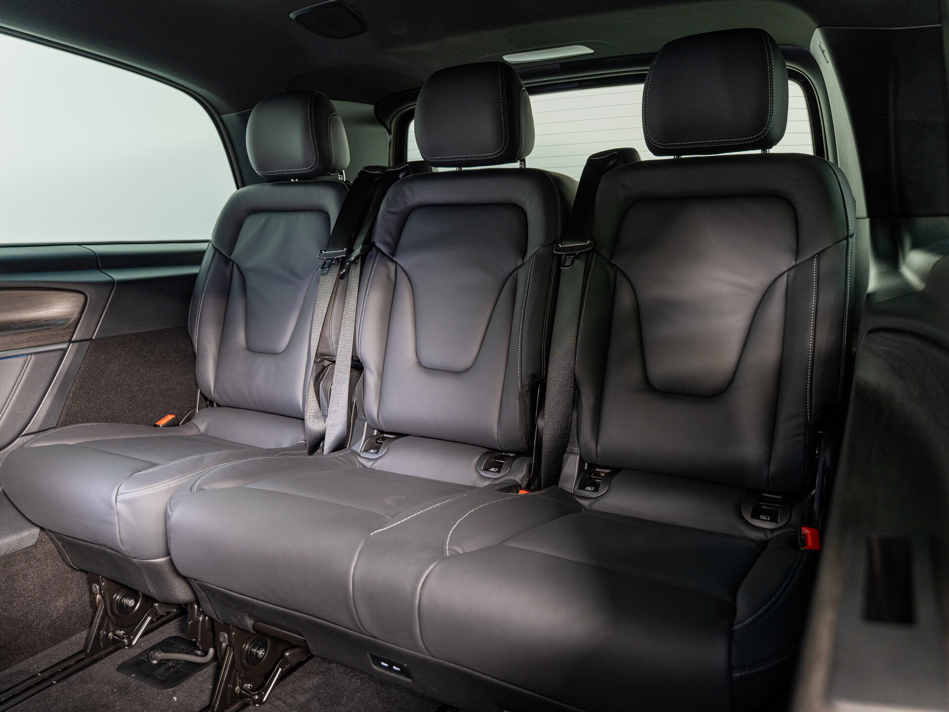 Автомобиль Mercedes-Benz V-Класс 300 d экстра длинный 2.0d AT (237 л.с.) 4WD - 20