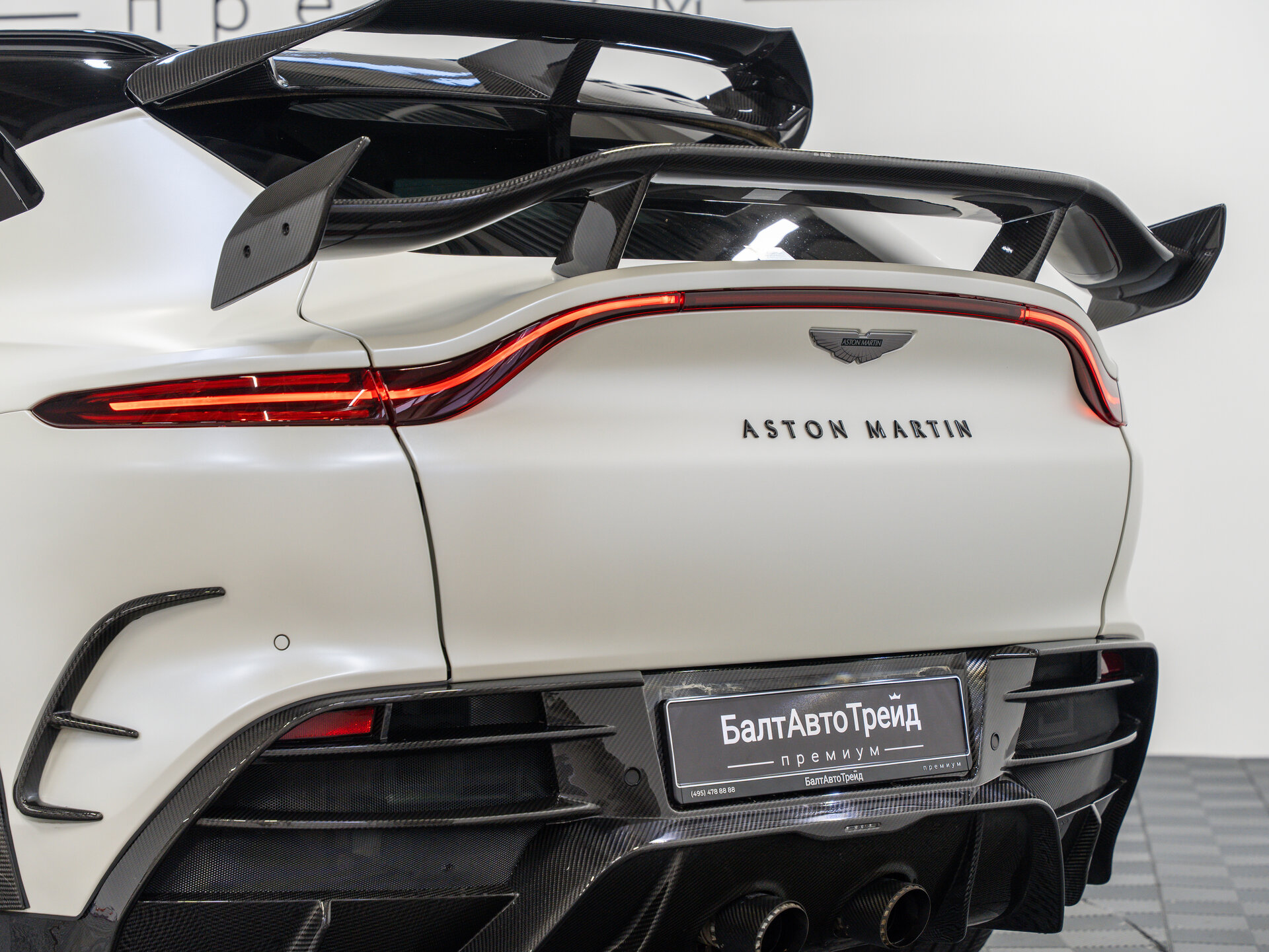 Автомобиль Aston Martin DBX 4.0 AT (550 л.с.) 4WD - 11