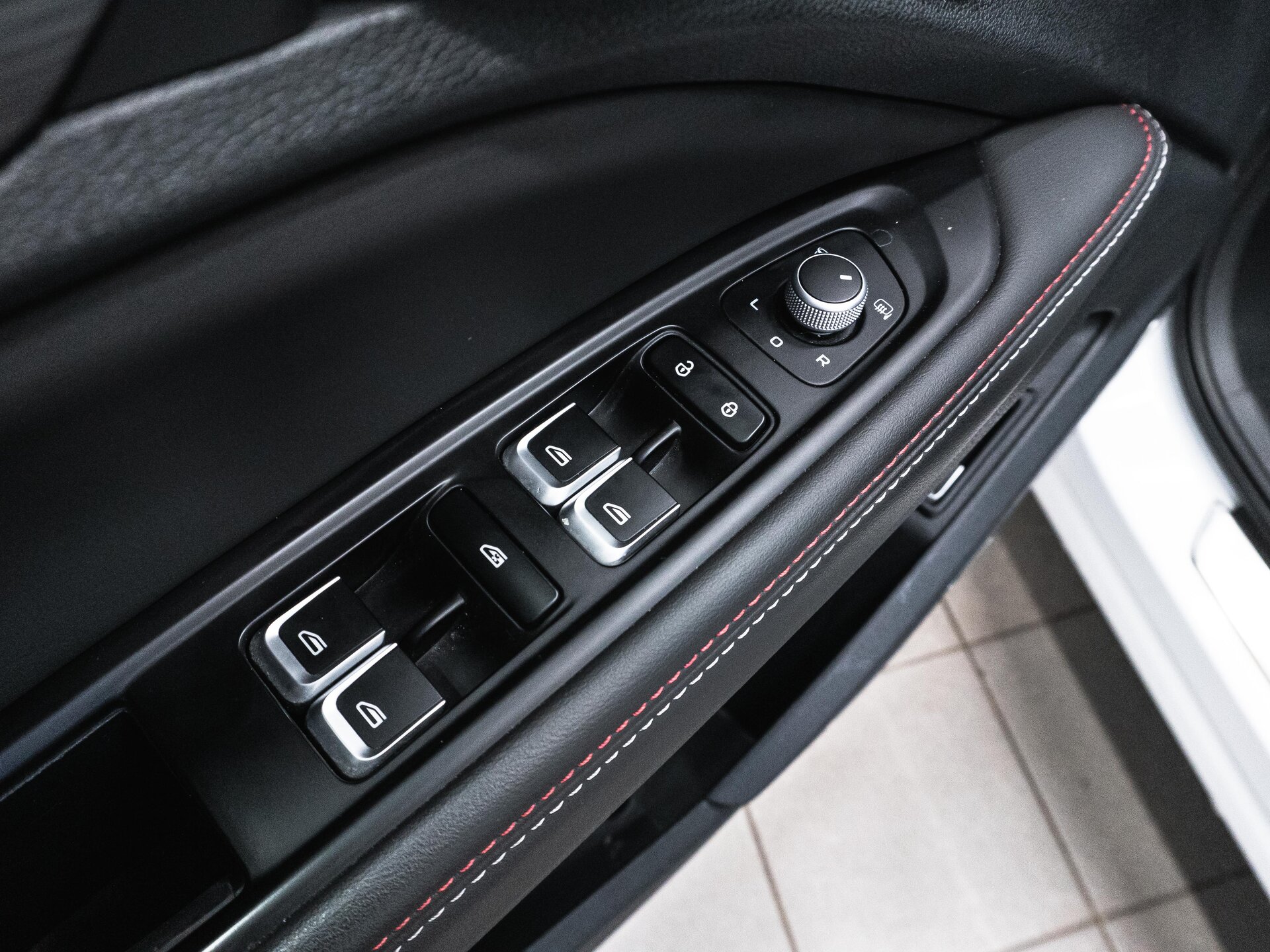 Geely Tugella 2022 10