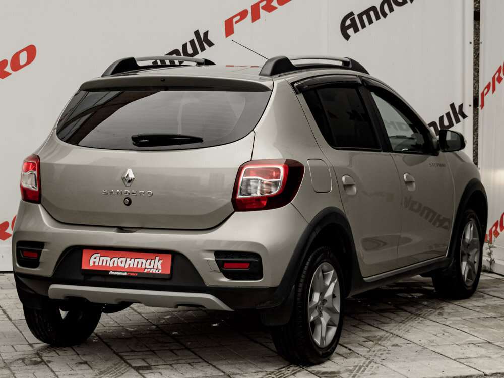 Купить Renault Sandero Stepway 1.6 MT (82 л.с.), 2021 в Екатеренбурге