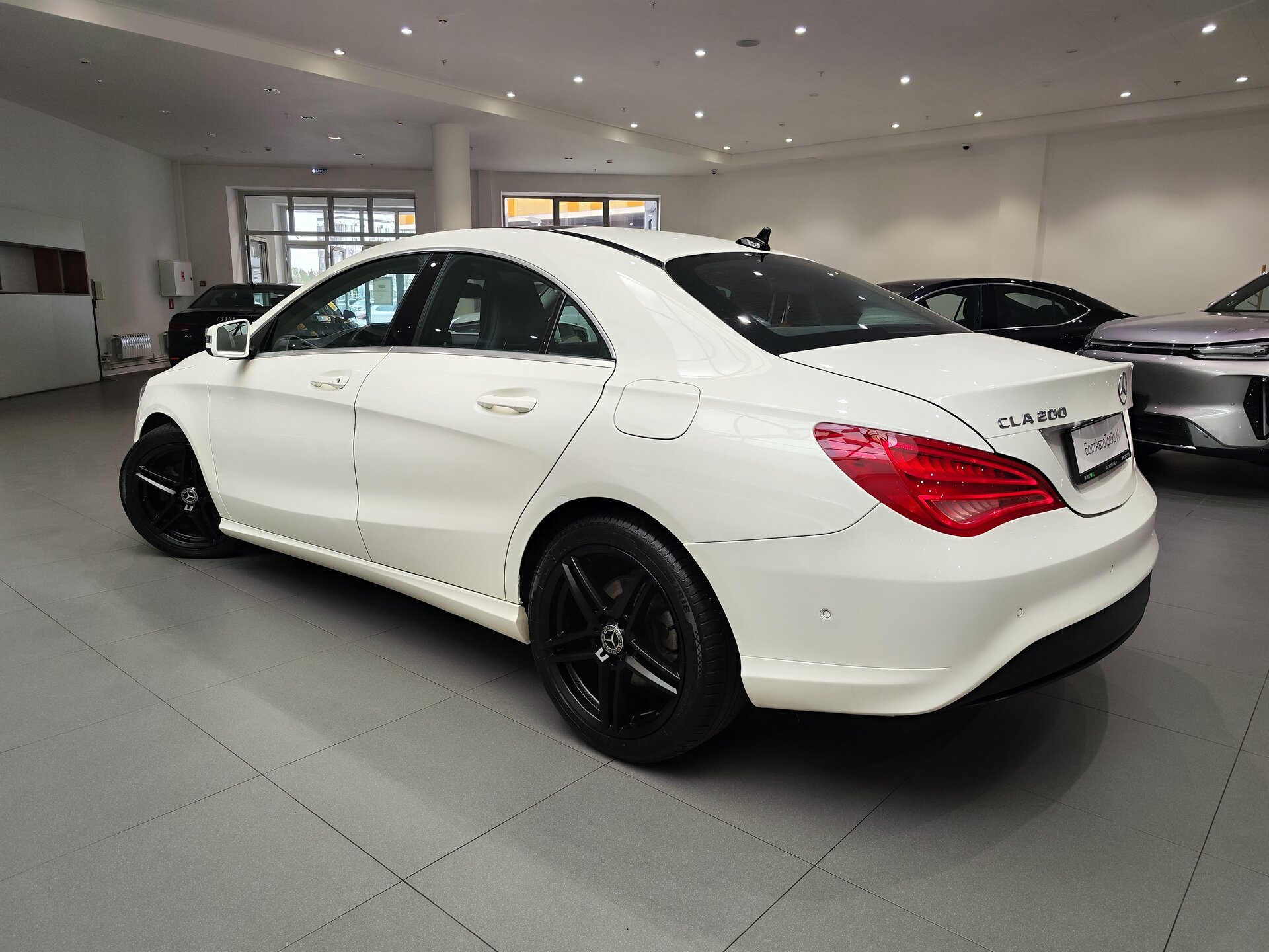 Автомобиль Mercedes-Benz CLA 200 1.6 AMT (156 л.с.) - 4