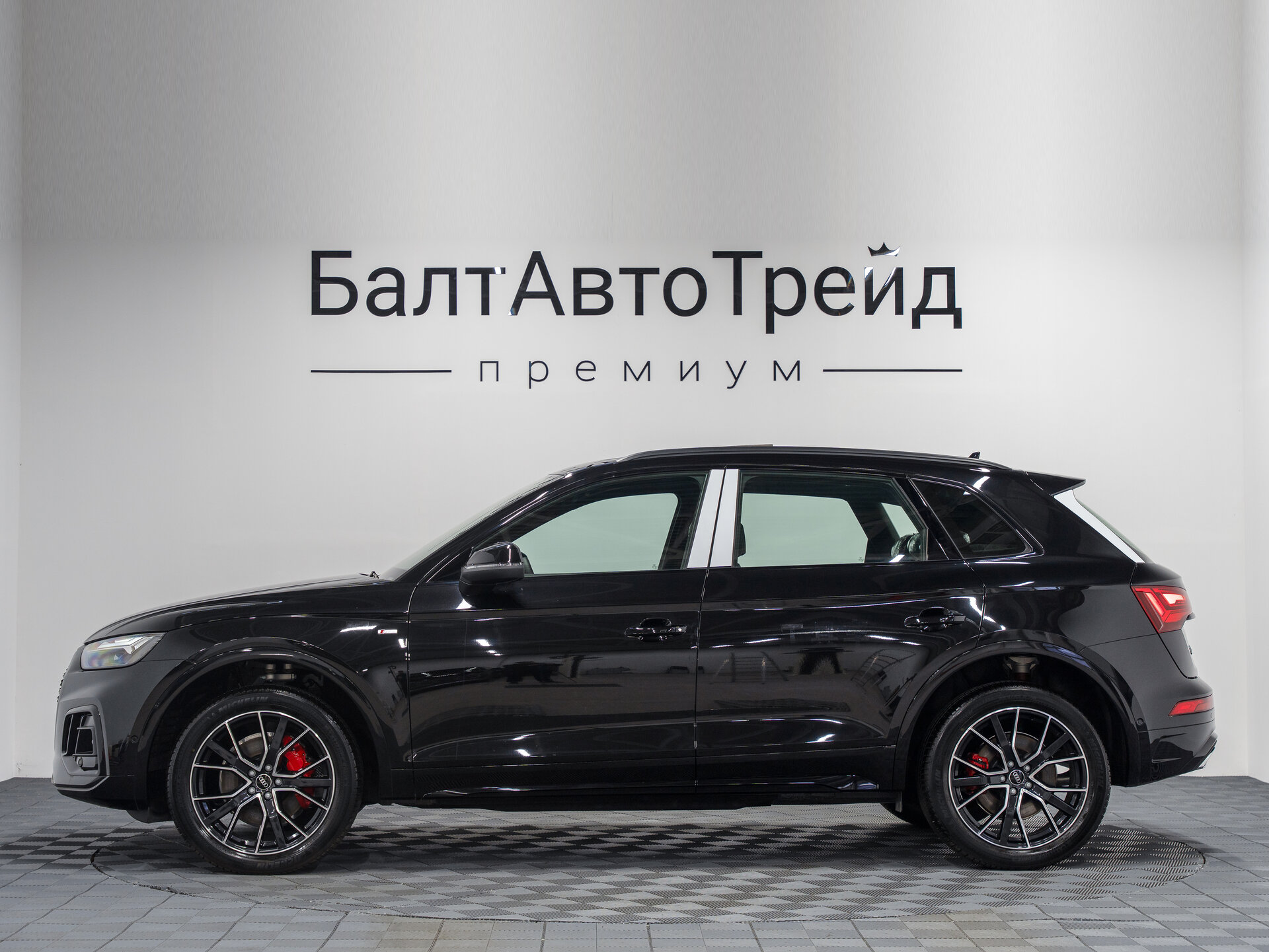 Автомобиль Audi Q5 L 45 TFSI 2.0 AMT (245 л.с.) 4WD - 11