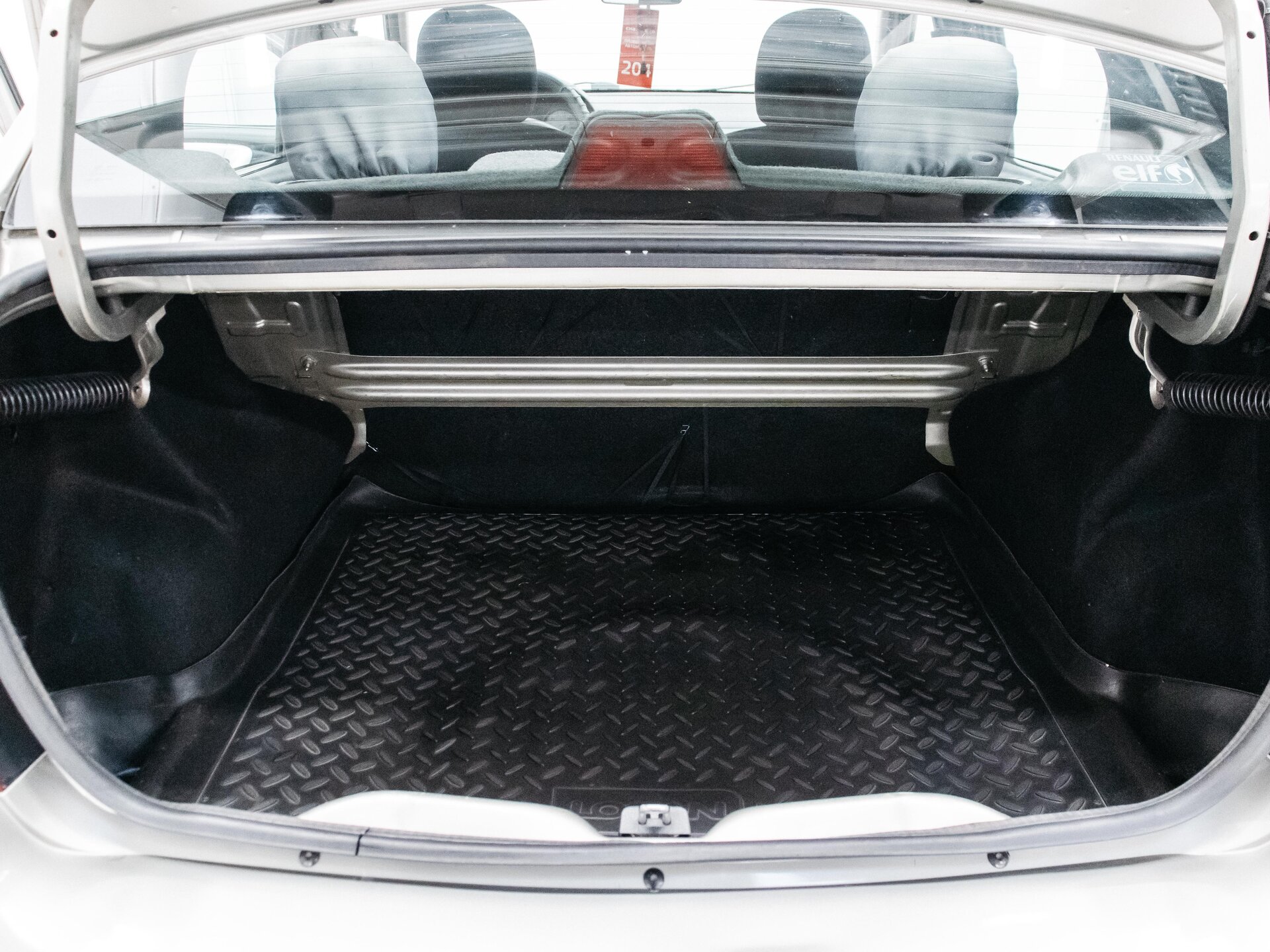 Renault Logan 2010 24