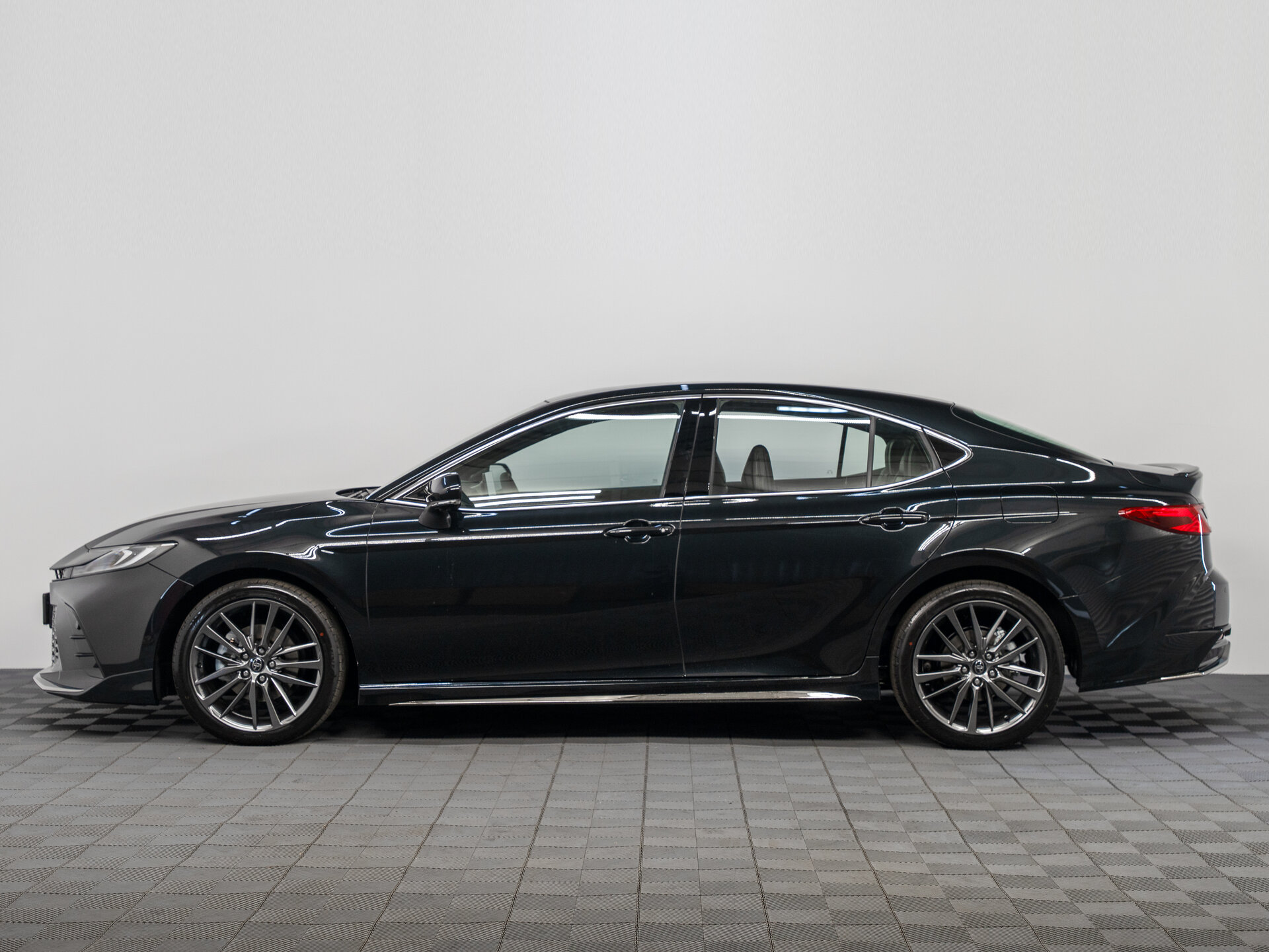 Автомобиль Toyota Camry 2.0hyb CVT (231 л.с.) - 8