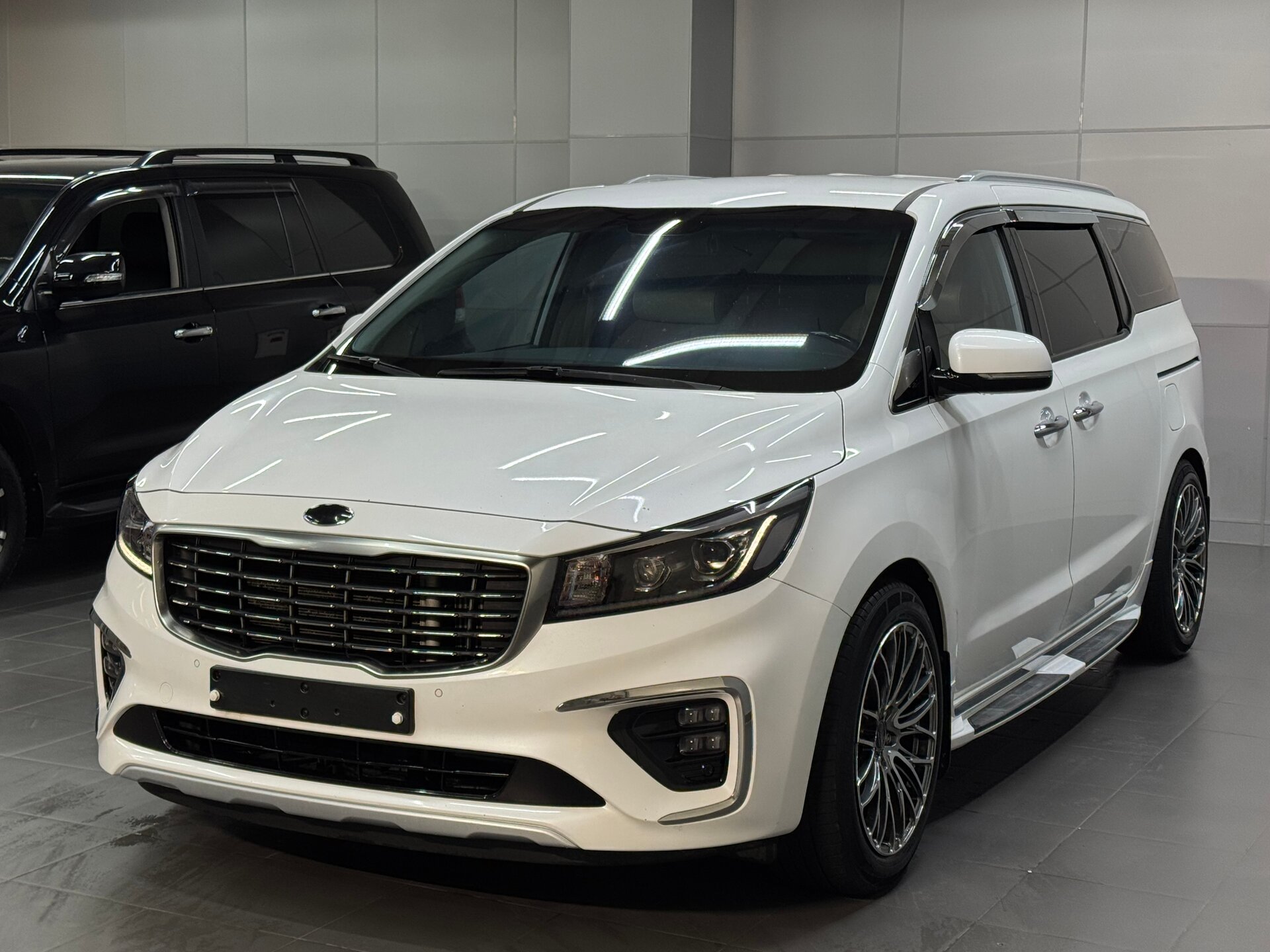 Kia Carnival — фото 1