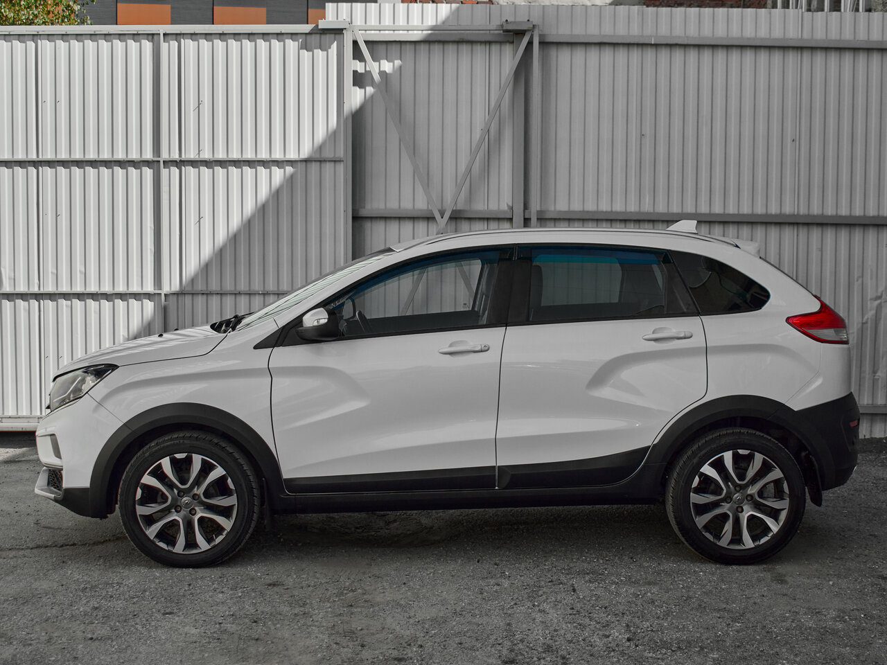Купить Lada (ВАЗ) XRAY Cross 1.6 CVT (113 л.с.), 2019 в Екатеренбурге
