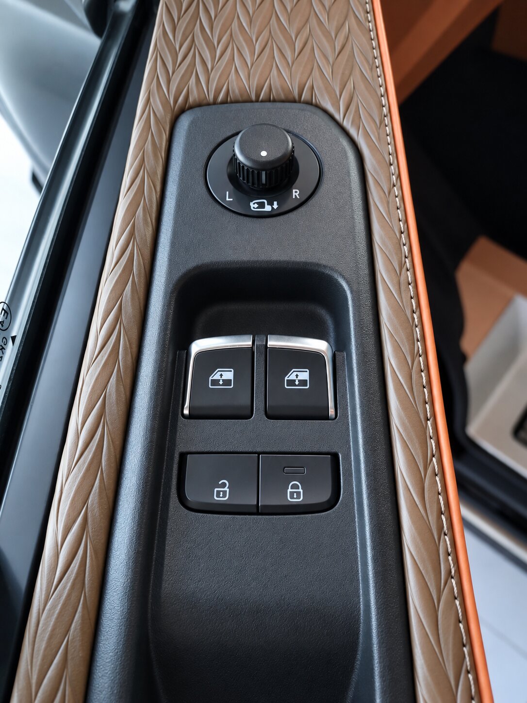 БУ автомобиль Ford Tourneo Custom 2025  2.0 л ( 220 л. с.) Черный с пробегом 35 км