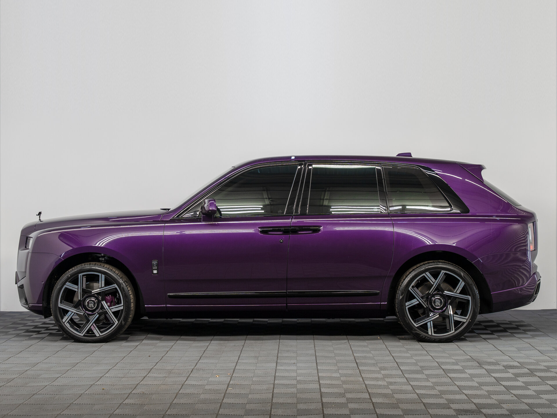Автомобиль Rolls-Royce Cullinan Black Badge 6.8 AT (600 л.с.) 4WD - 6