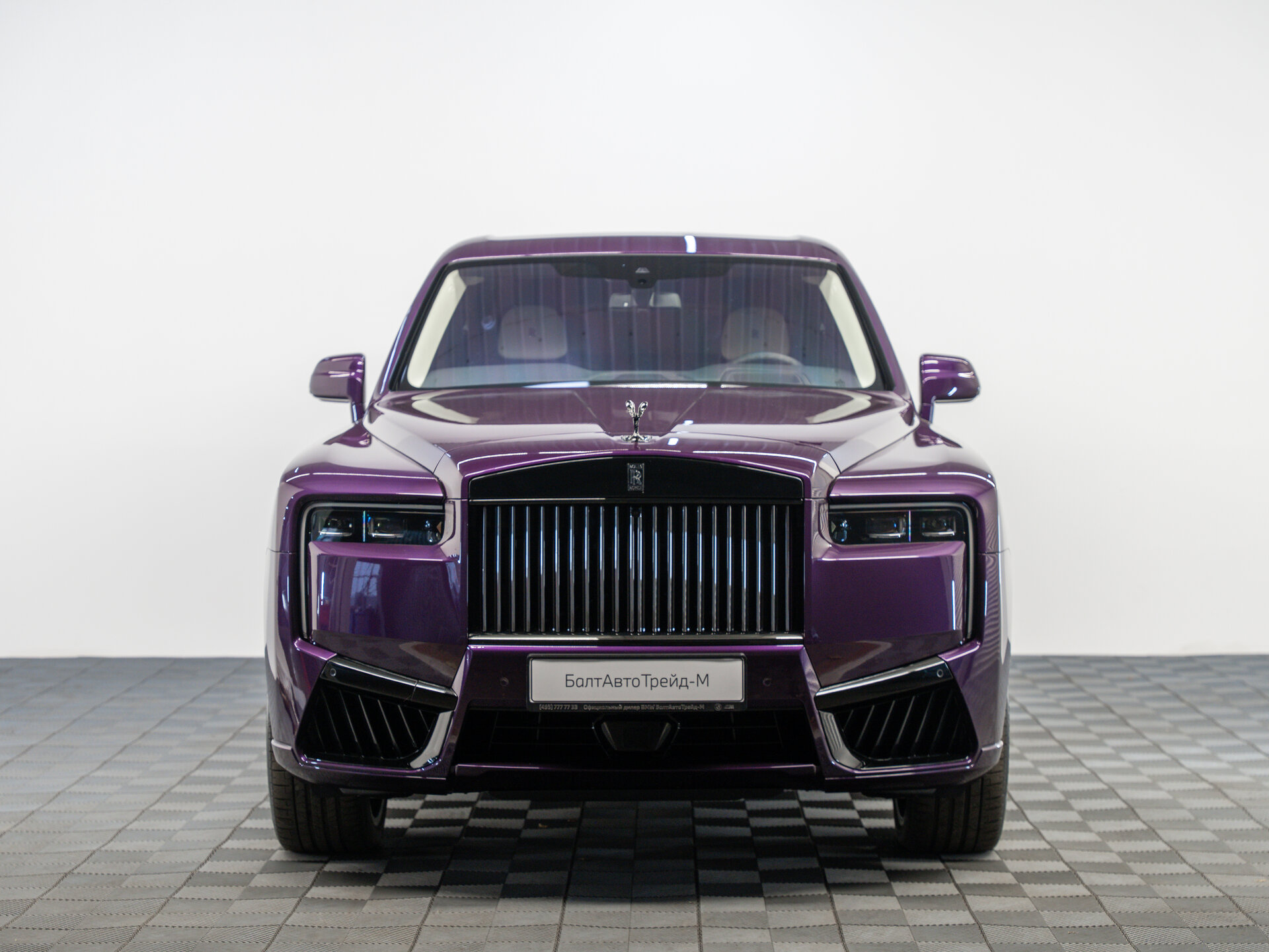 Автомобиль Rolls-Royce Cullinan Black Badge 6.8 AT (600 л.с.) 4WD - 5