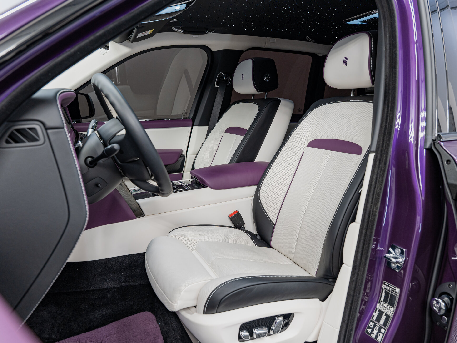 Автомобиль Rolls-Royce Cullinan Black Badge 6.8 AT (600 л.с.) 4WD - 18